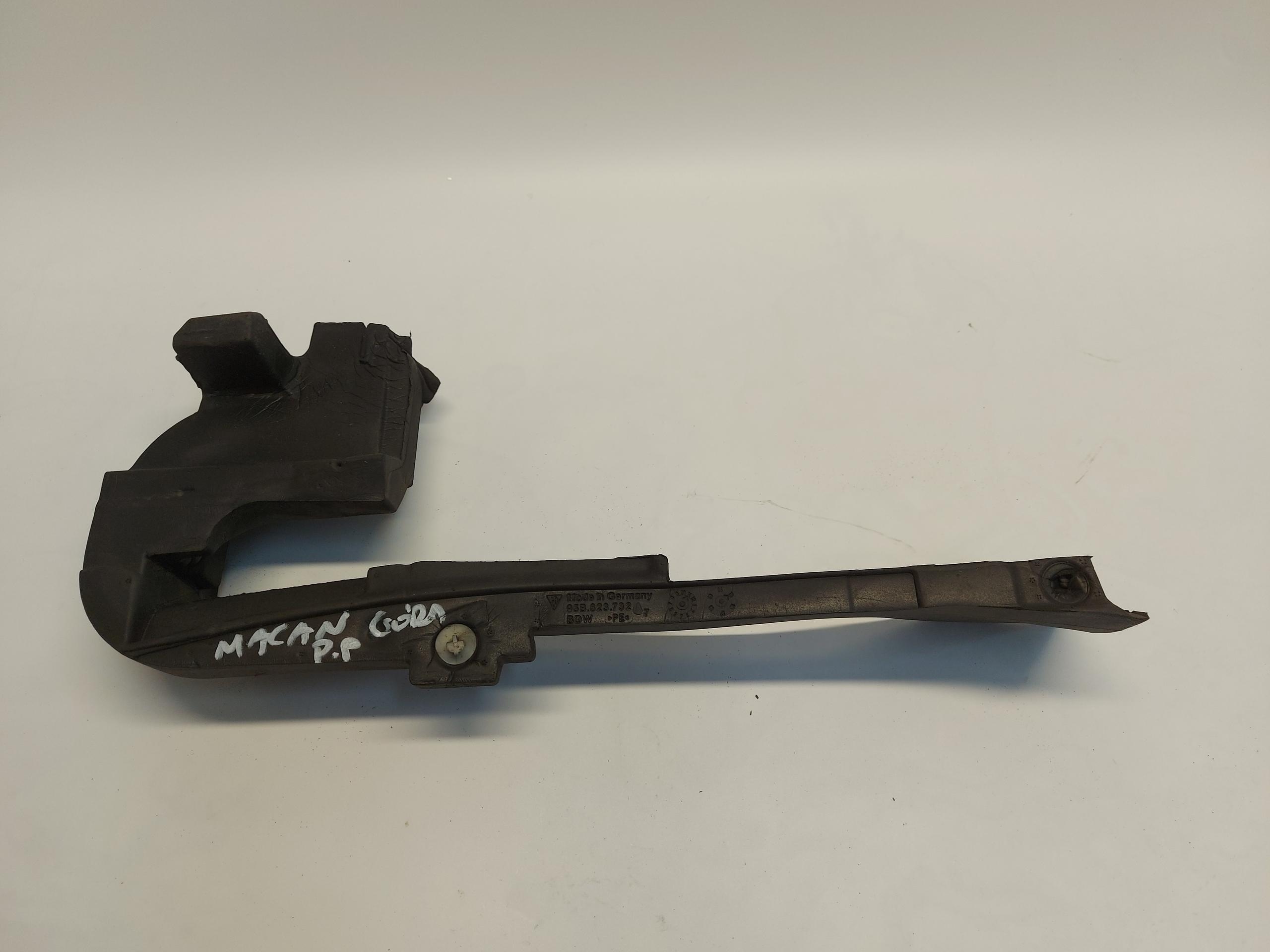 PORSCHE MACAN S 95B Insonorisation Aile Avant Droite 95B823732A