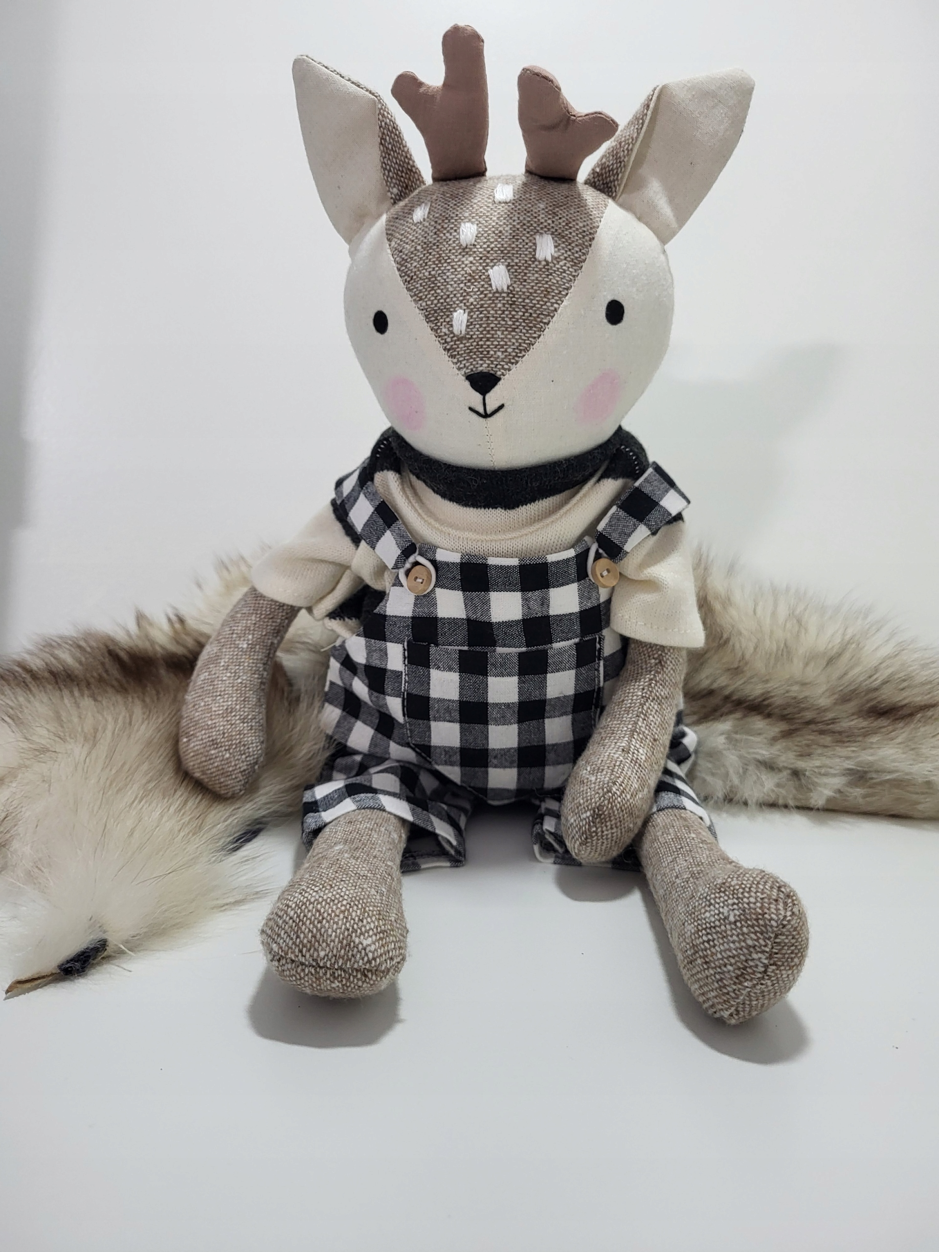 Jelen ruční práce jedinečný, mazlíček s personalizací