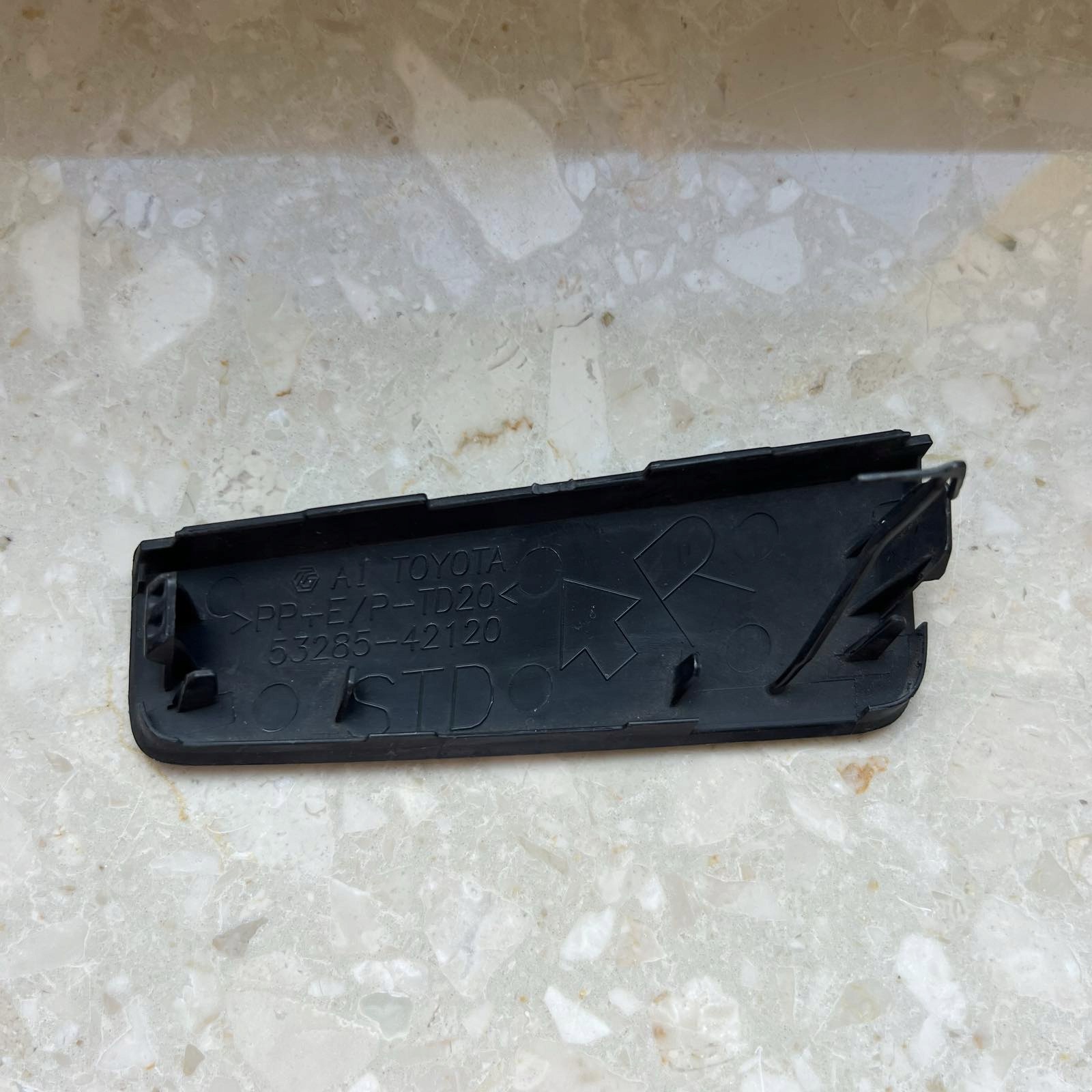 TOYOTA RAV4 V towing hook cap of a bumper front right 53285-42120
