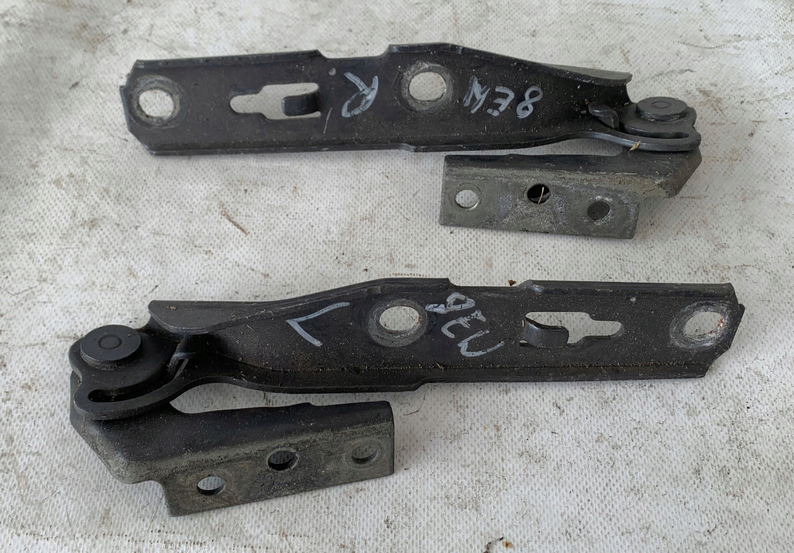# hinge bonnets right + left AUDI A4 B6 B7