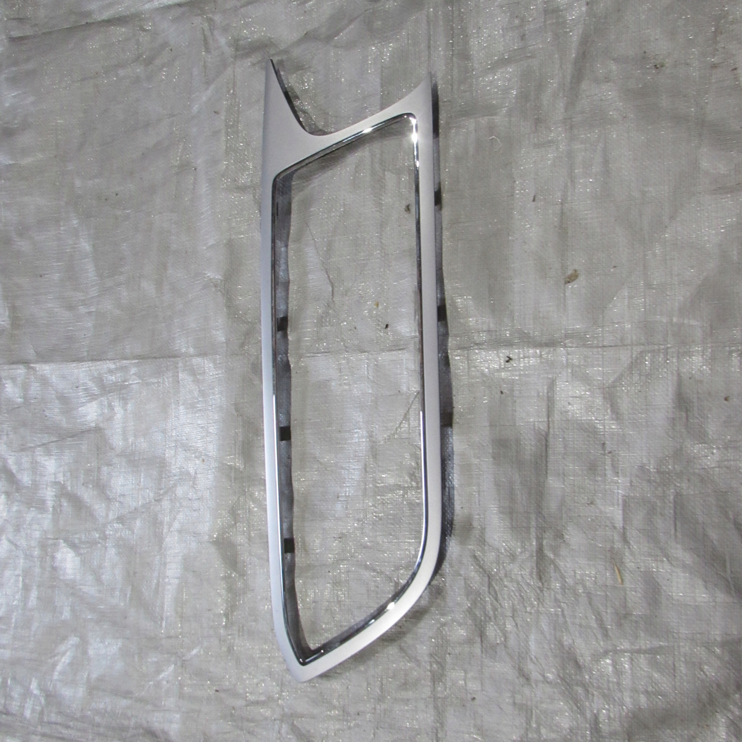 РАМКА НАВИГАЦИОННОЙ КОНСОЛИ SEAT LEON III 5F1858061