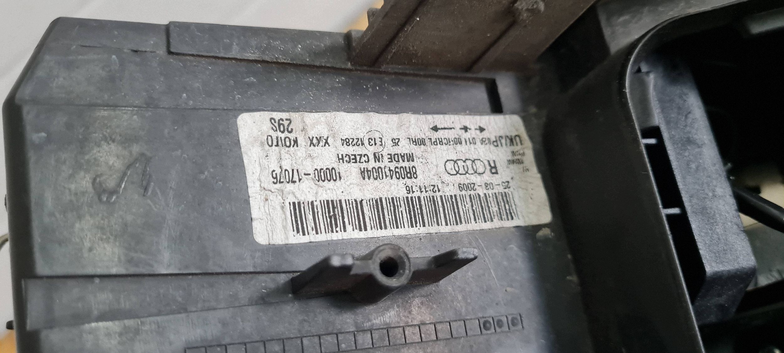Q5 8R light right right front front ANGLIK RHD UK 8R0941004A