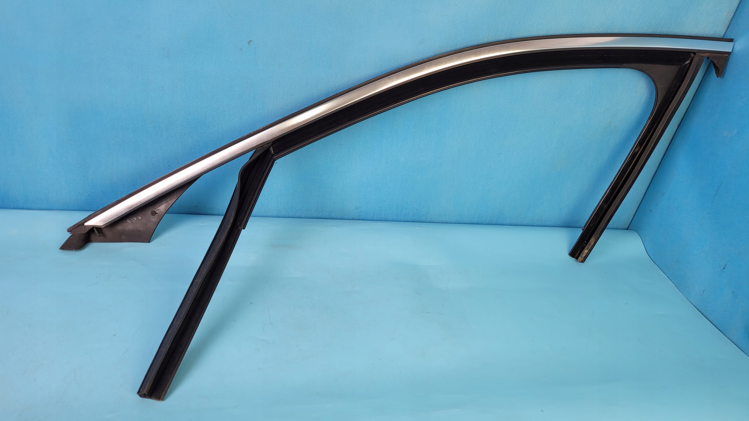 W205 C220 дверная планка левая передняя A2057254500