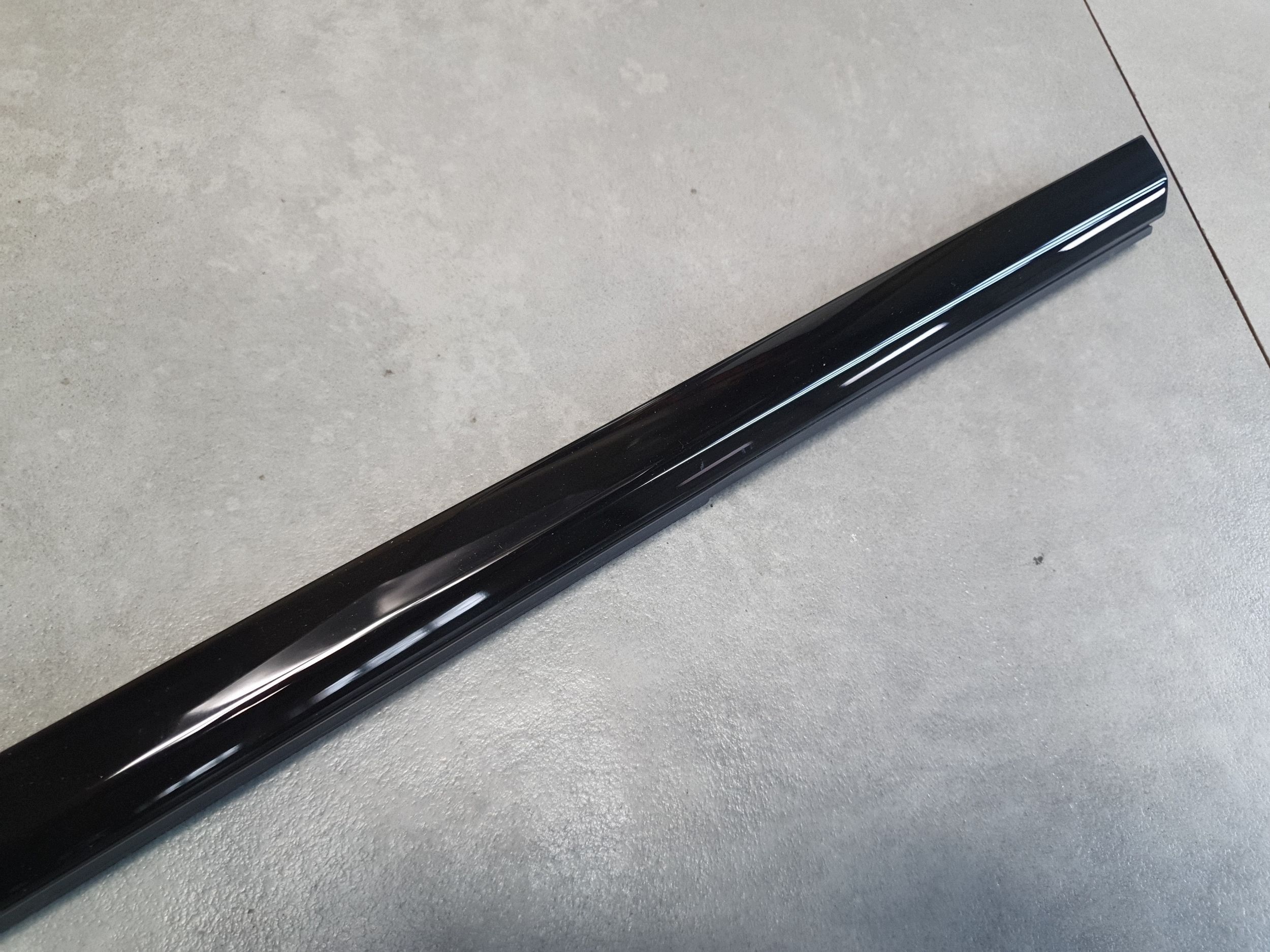 Audi SQ6 e-tron moulding door rear right rear part 85H839476A