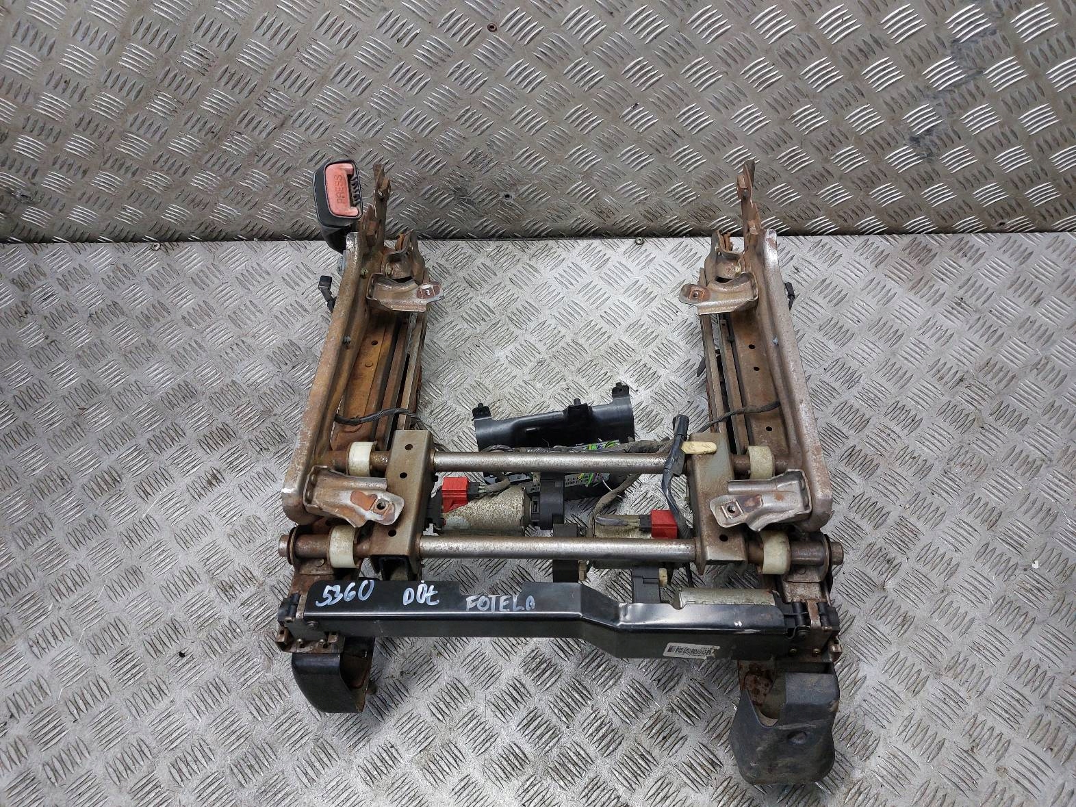 Support Support plaque Siège CHRYSLER PACIFICA et 05082045AB