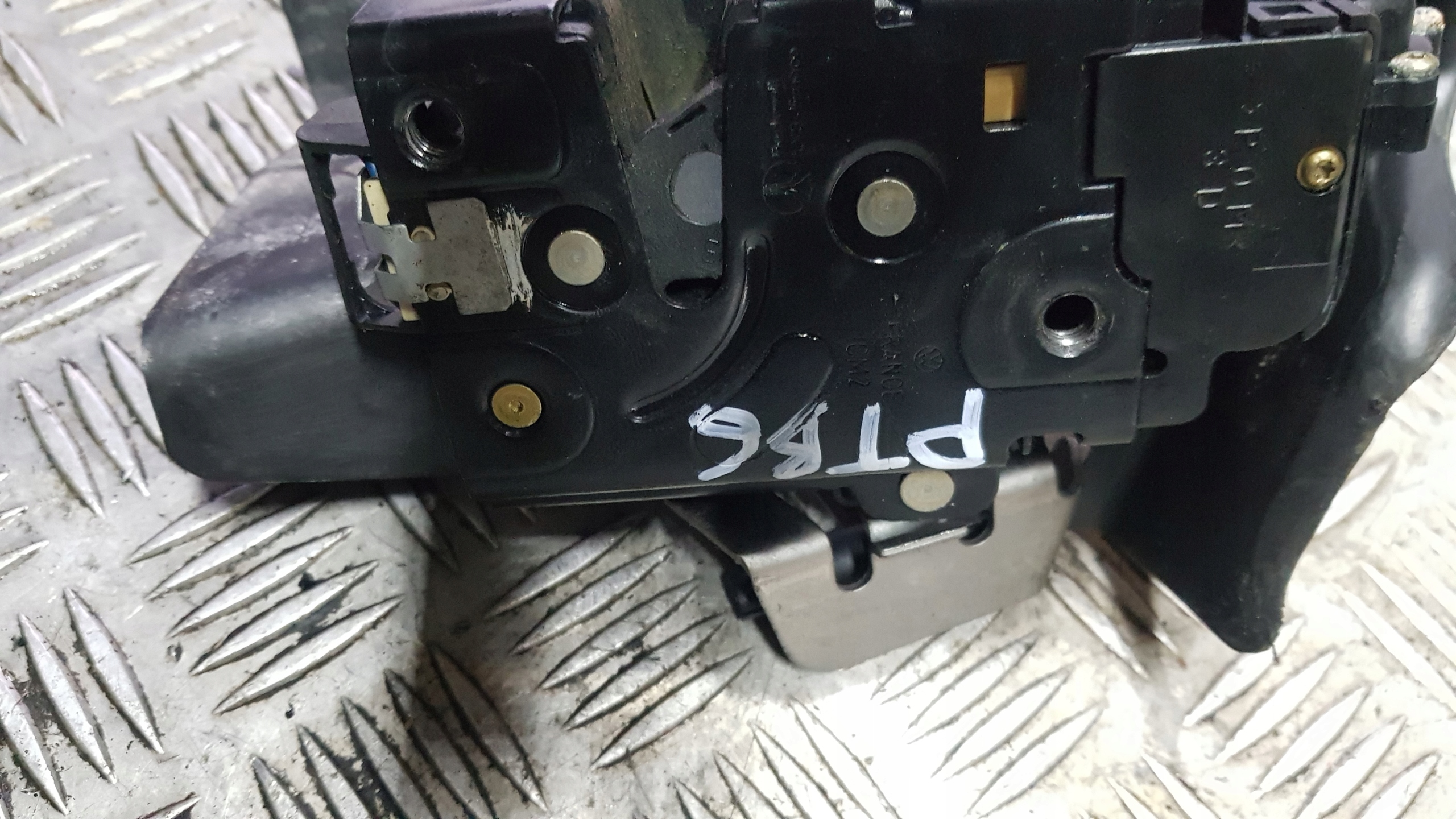 AUDI A4 B6 lock door rear part right 8E0839350