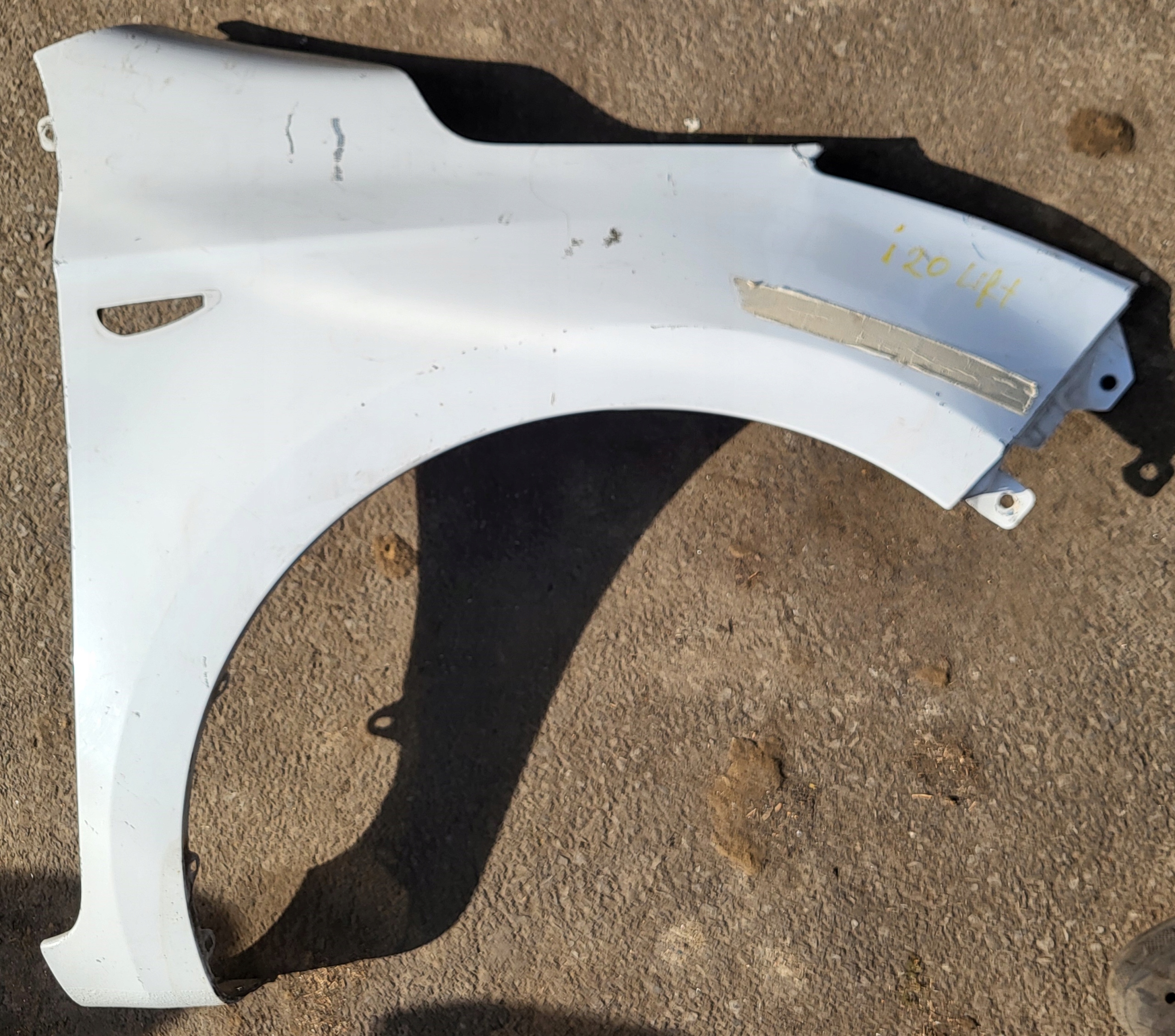 fender right front HYUNDAI i20 original BIALY