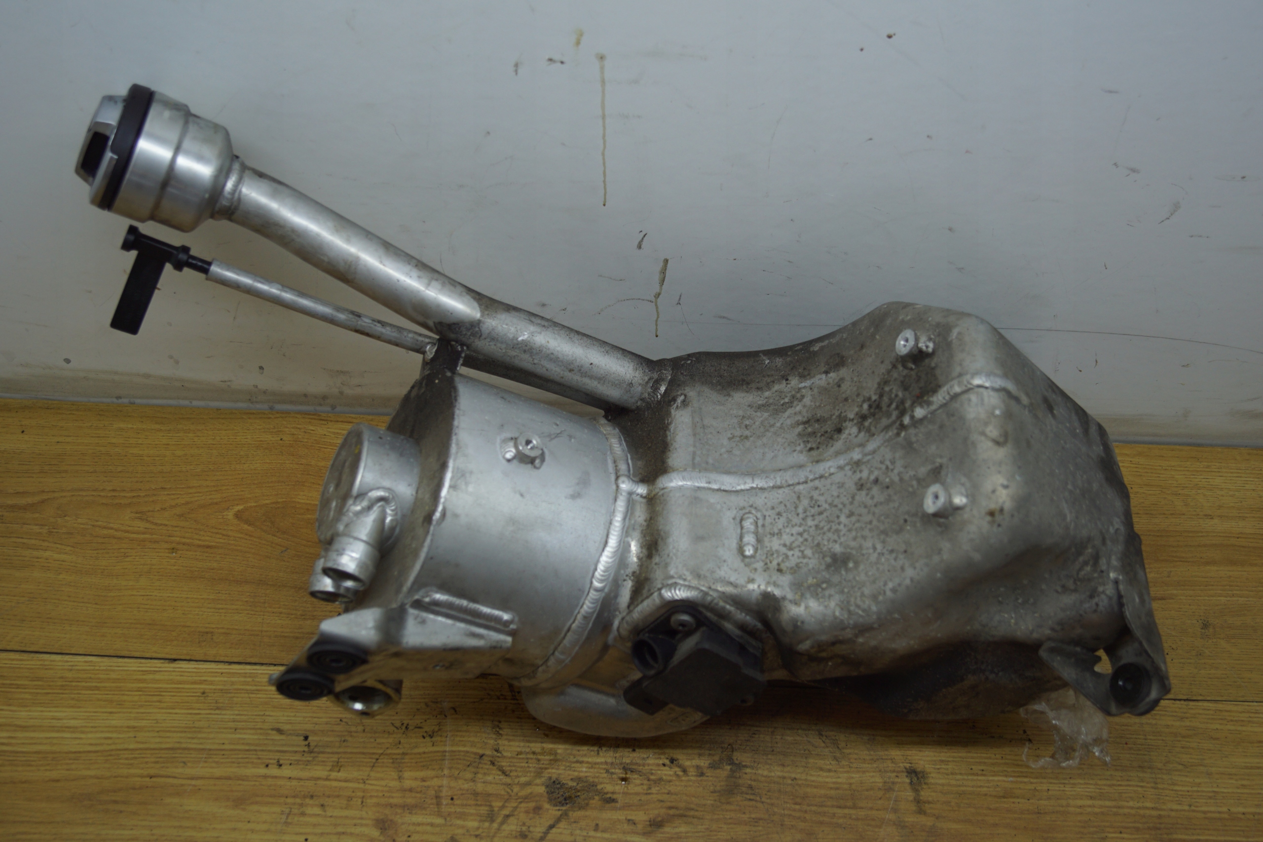 Масляный бак AUDI R8 420 4.2 FSI 420115373B