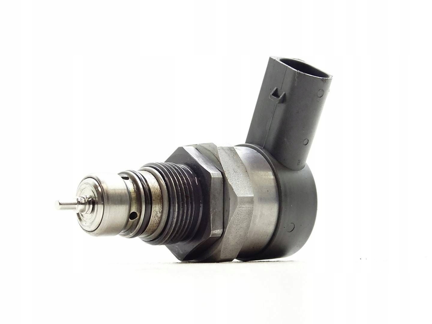 Vanne REGULATOR Pression Carburant MERCEDES C W205 E W212 2.2 CDI A0000705746