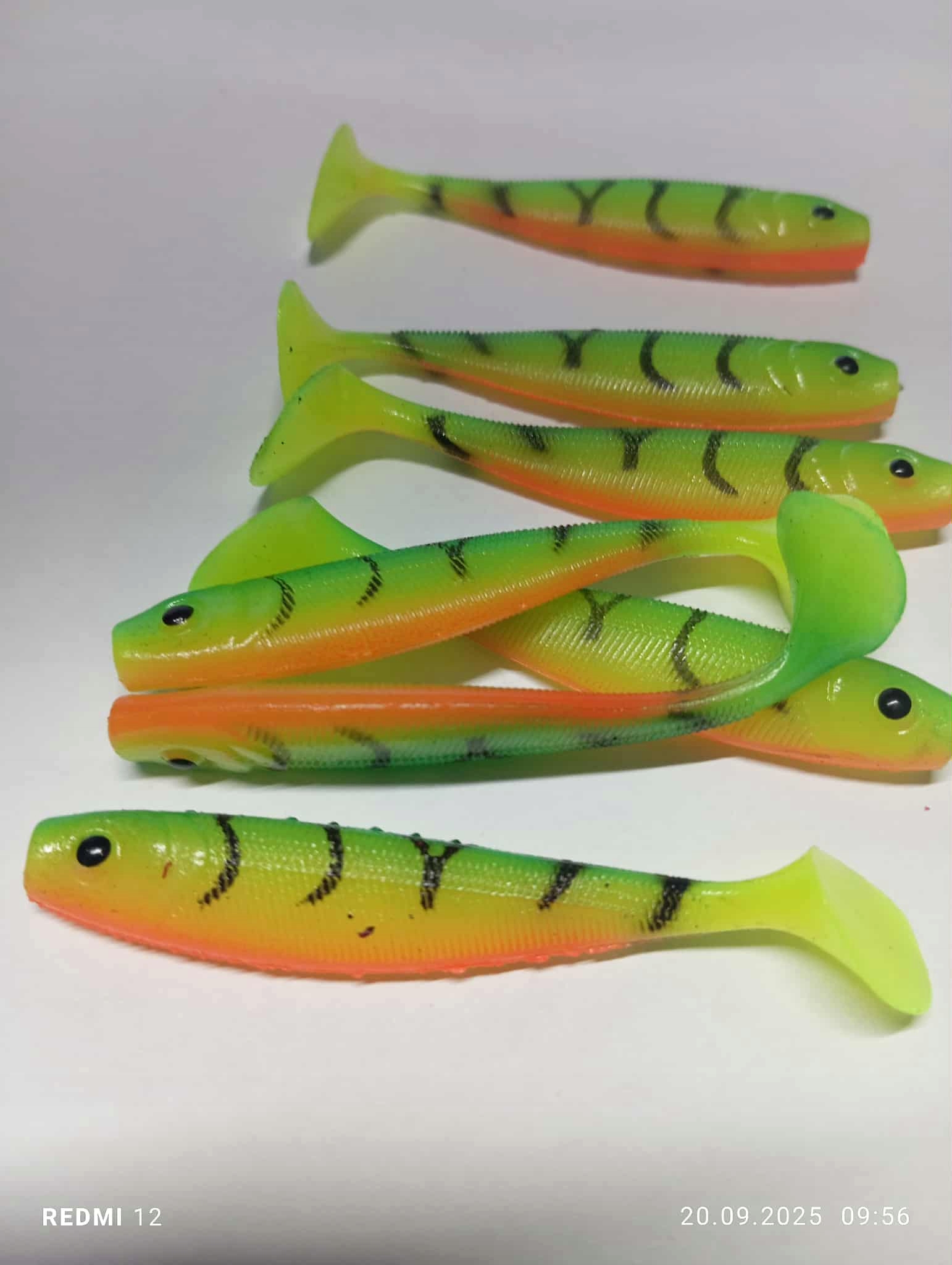 Przynęta Gumowa Ripper Solum Rebel Shad 7,5CM Firetiger LU-RS75-FT