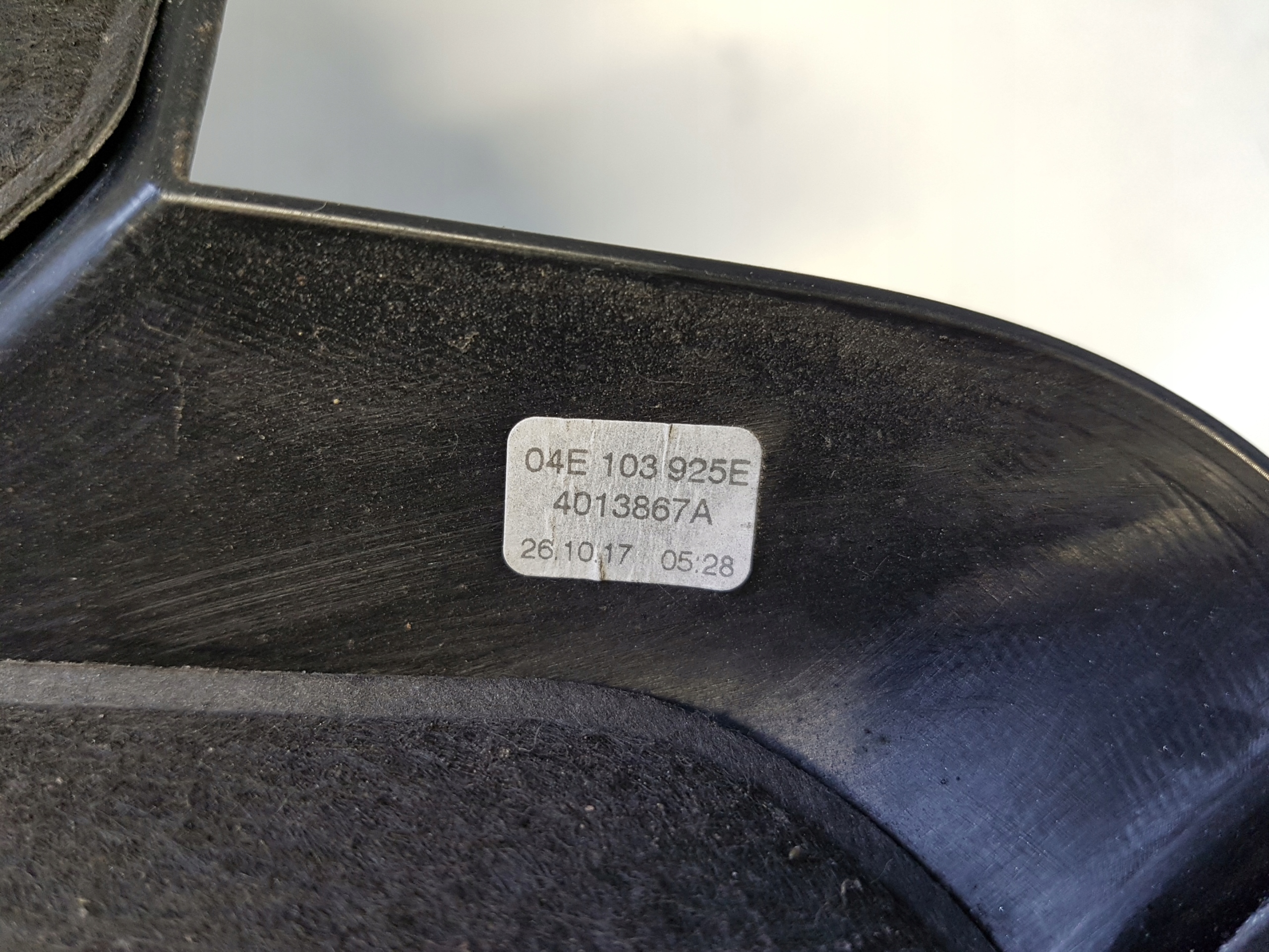 AUDI A4 B9 8W 1.4 TFSI cover for engine upper