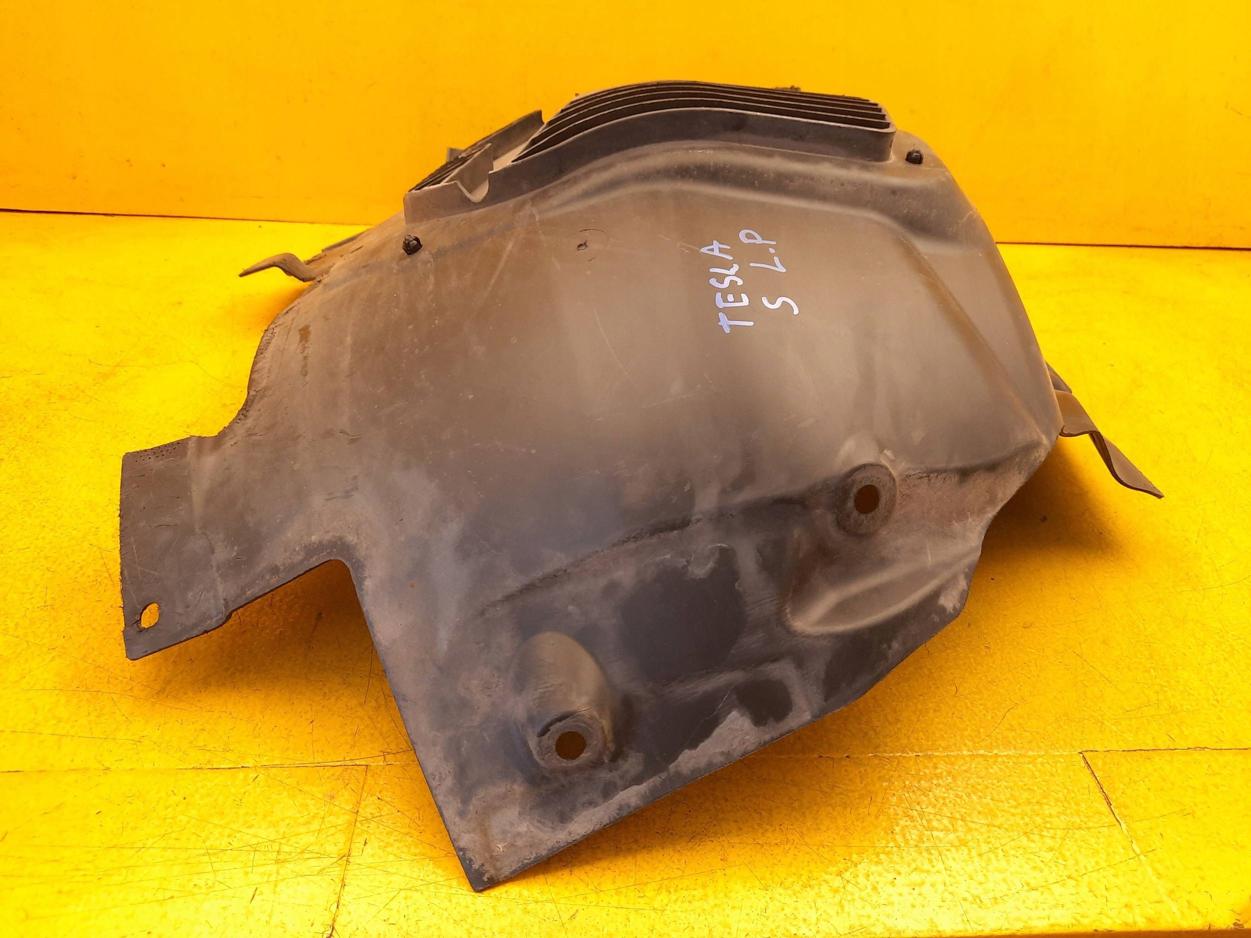 tesla MODEL S подкрылок перед переднее левое 14r.