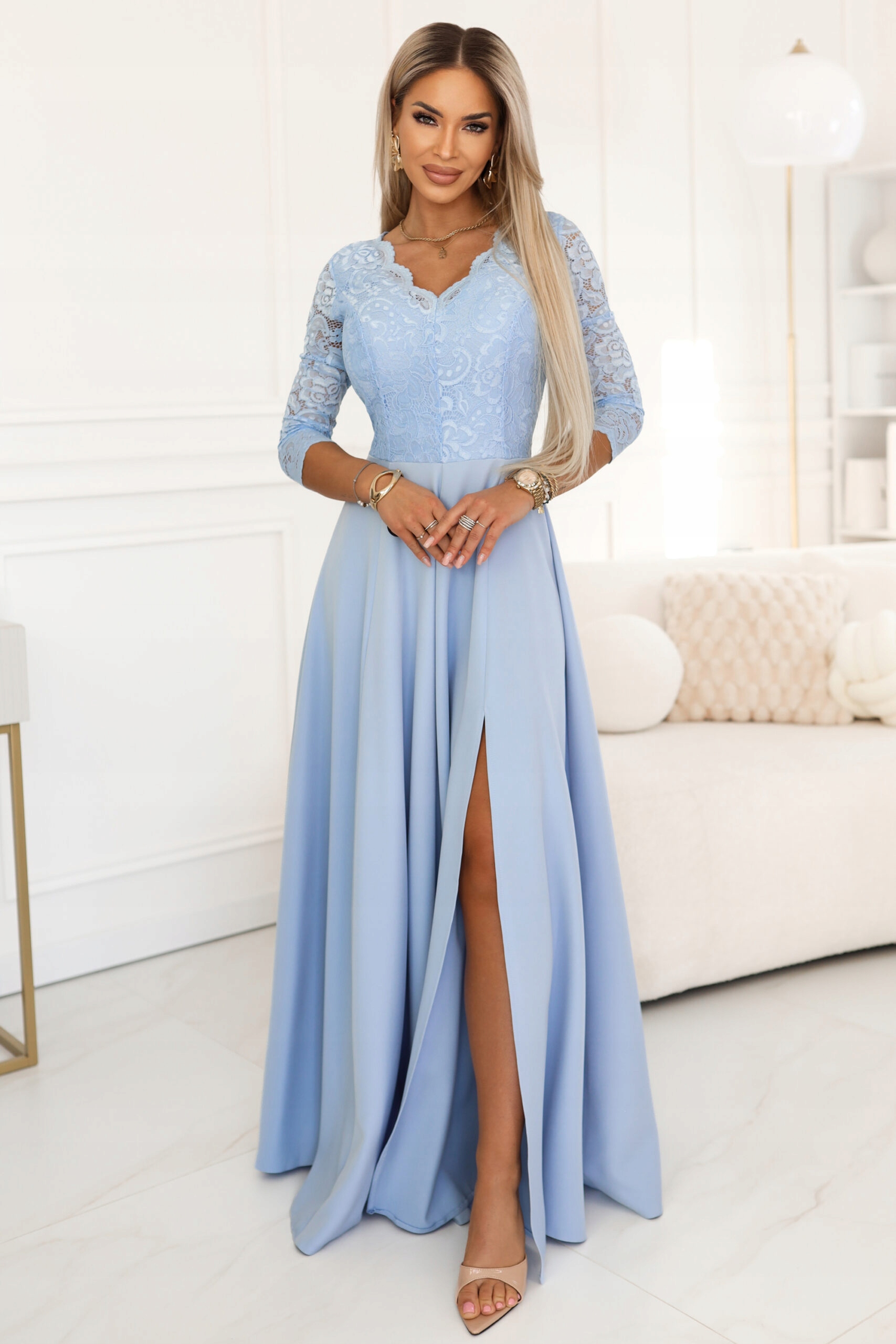 Elegantní dlouhá krajková sukně s výstřihem modrá