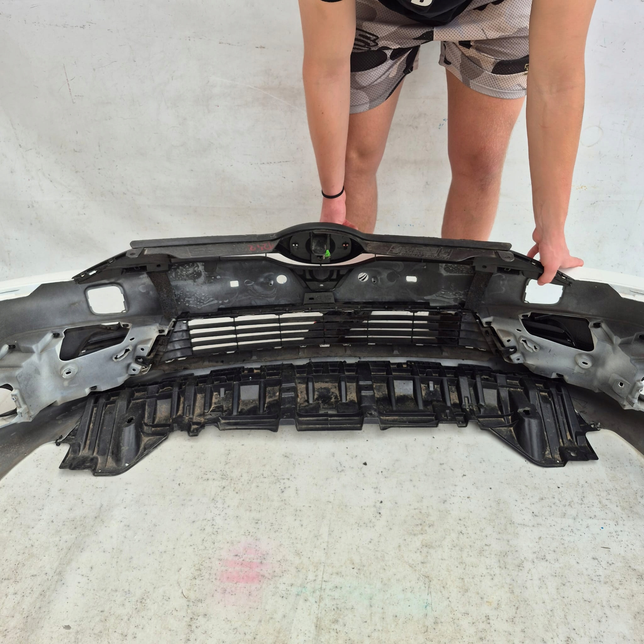TOYOTA AURIS II 2 LIFT 15-18 nárazník předek přední