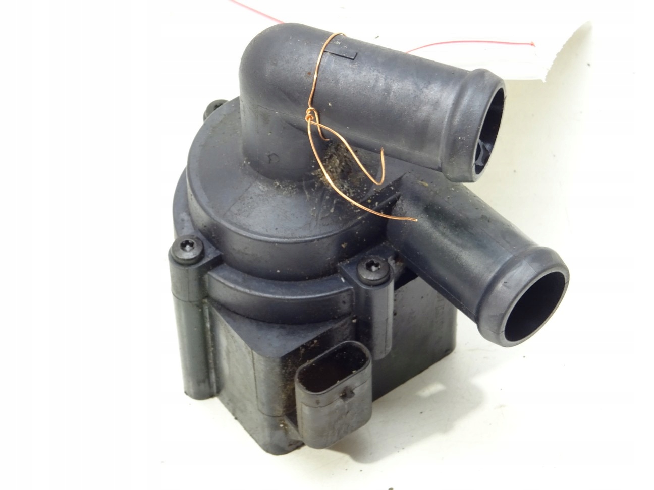 Электрический водяной насос BMW F01 F02 4.4 B 704077320