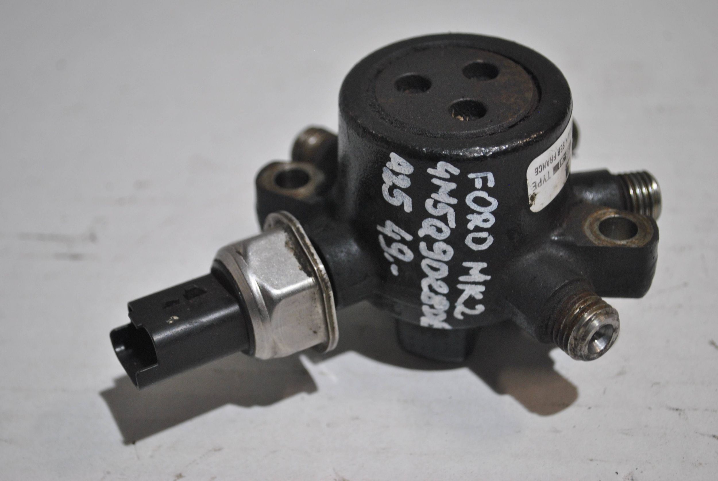 ROZDZIELACZ PALIWA FORD FOCUS MK2 1.8tdci 4M5Q9D280DB