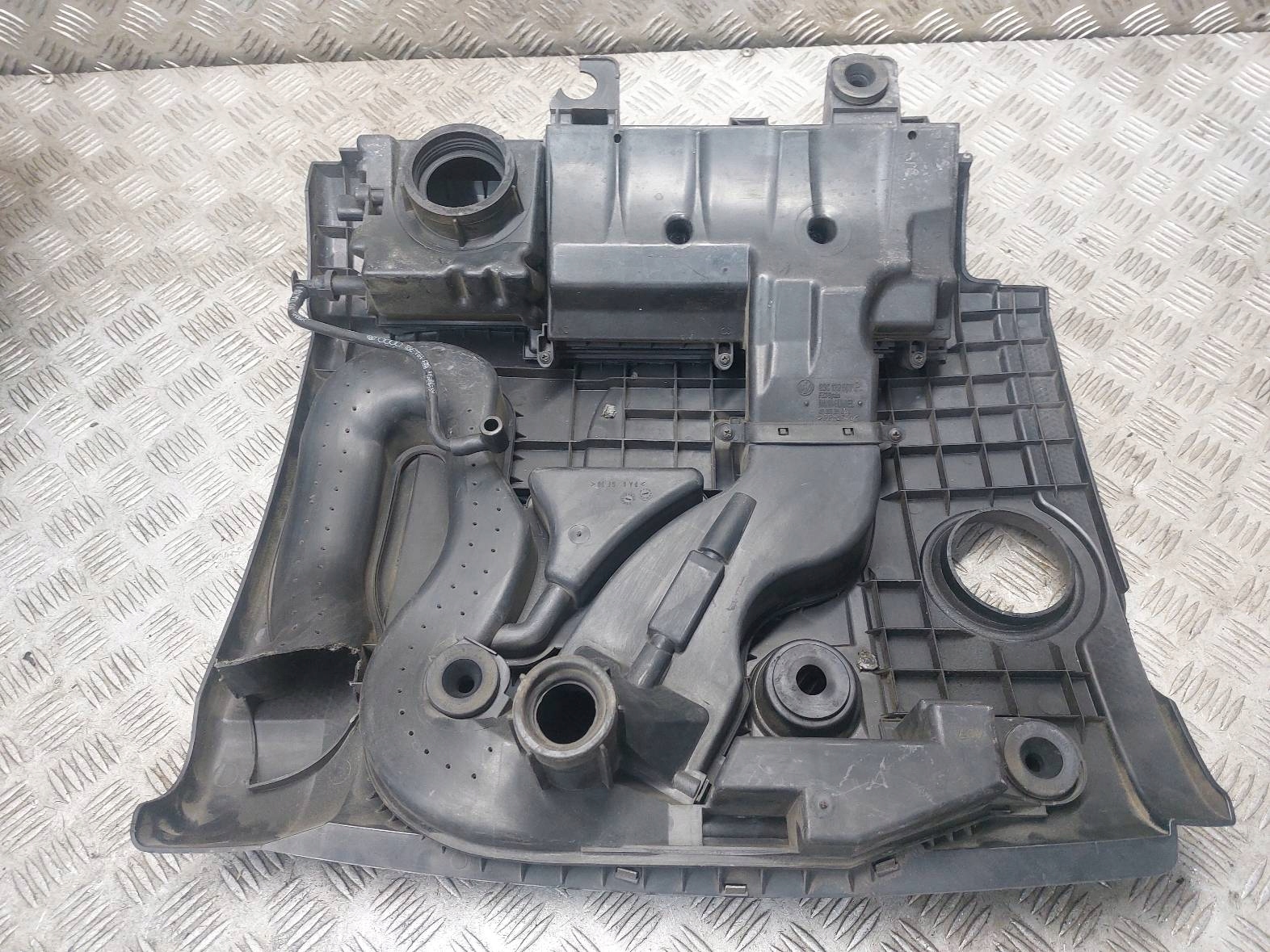 Gehäuse filter luft AUDI A3 8P 1.6 FSI 03C129607P 068905379A