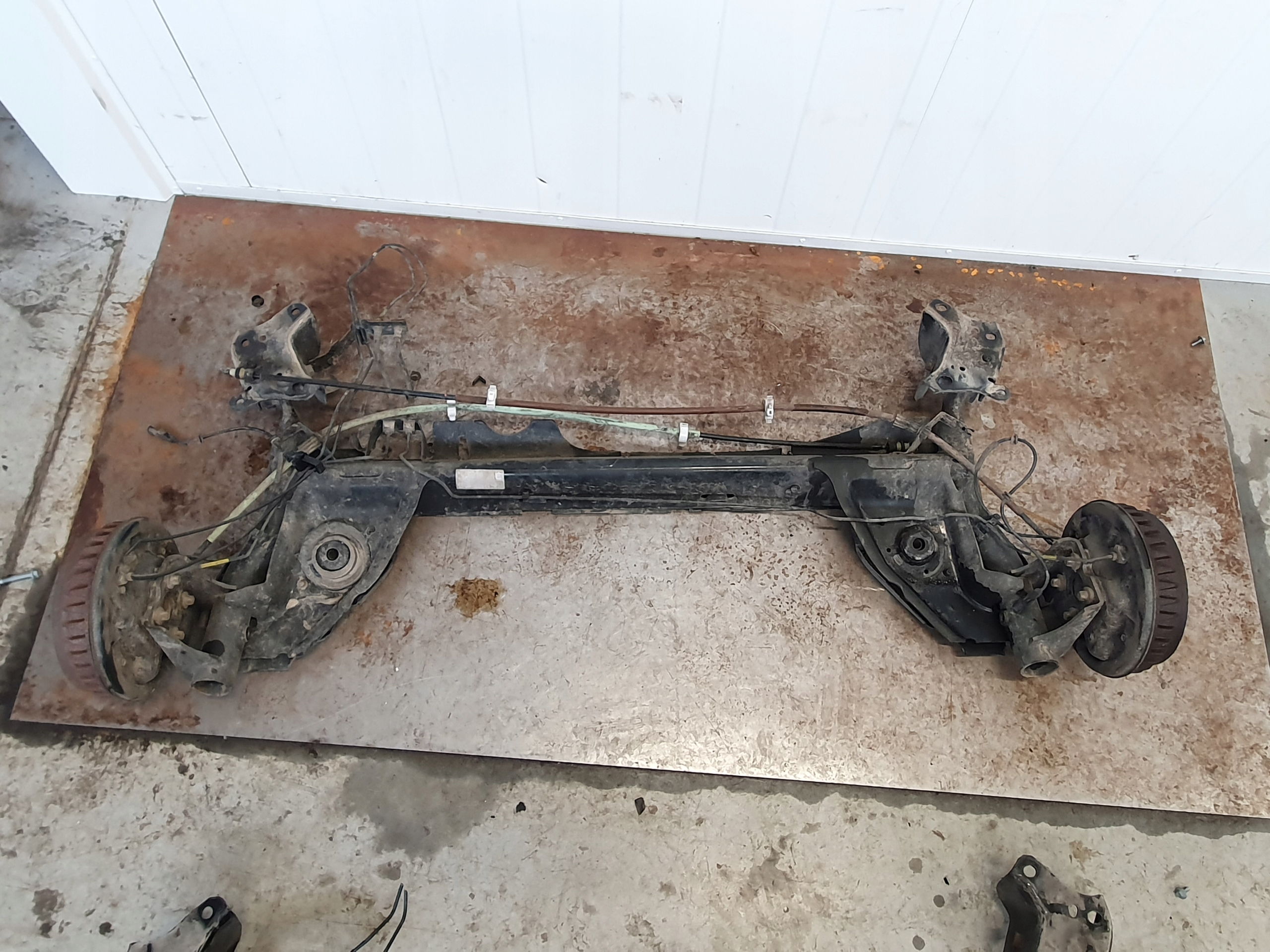 Renault Clio IV 2012-2020 0.9 TCE Oś tylna belka zawieszenia