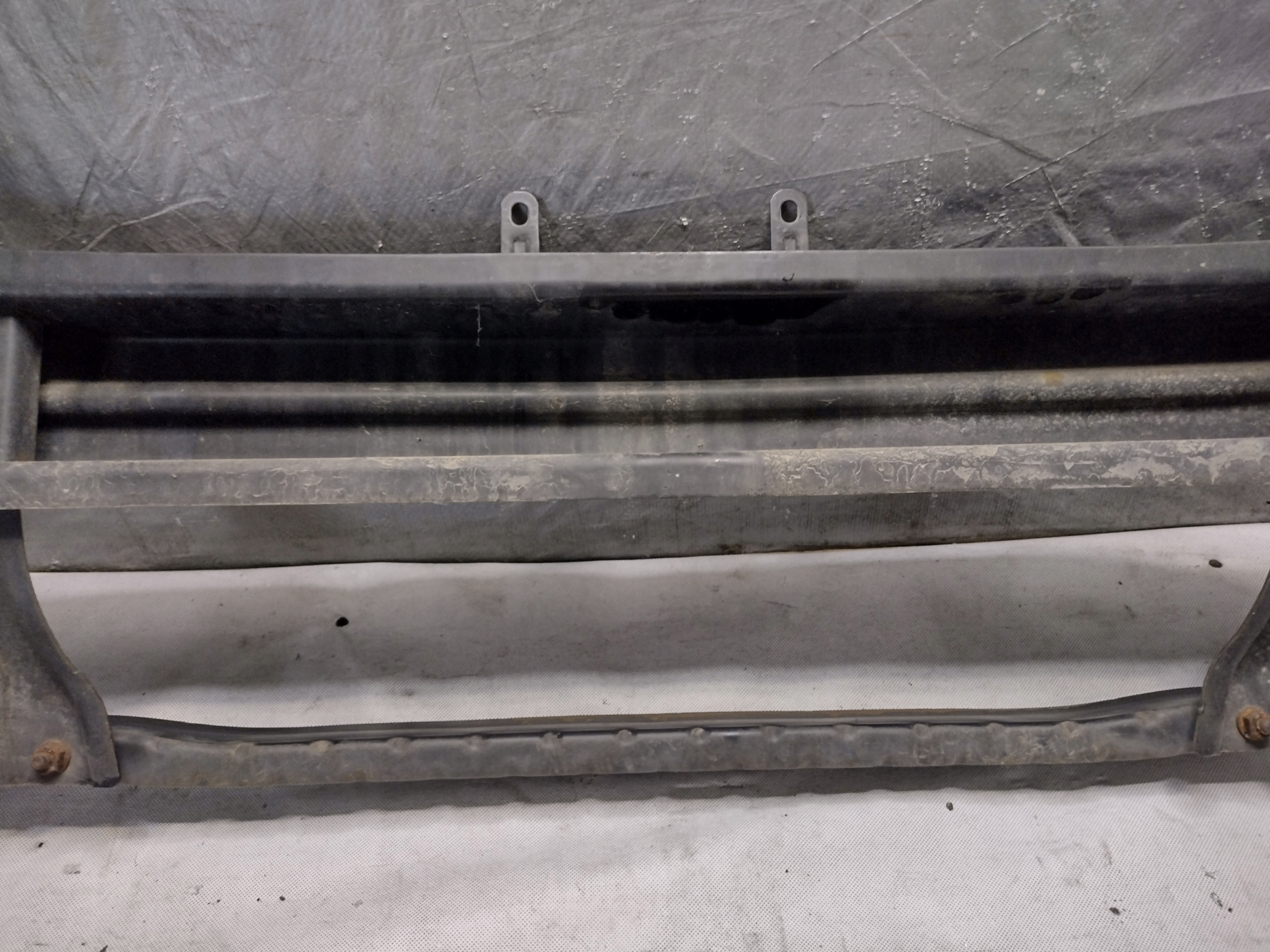 sider wall support of the front Volkswagen Passat B6