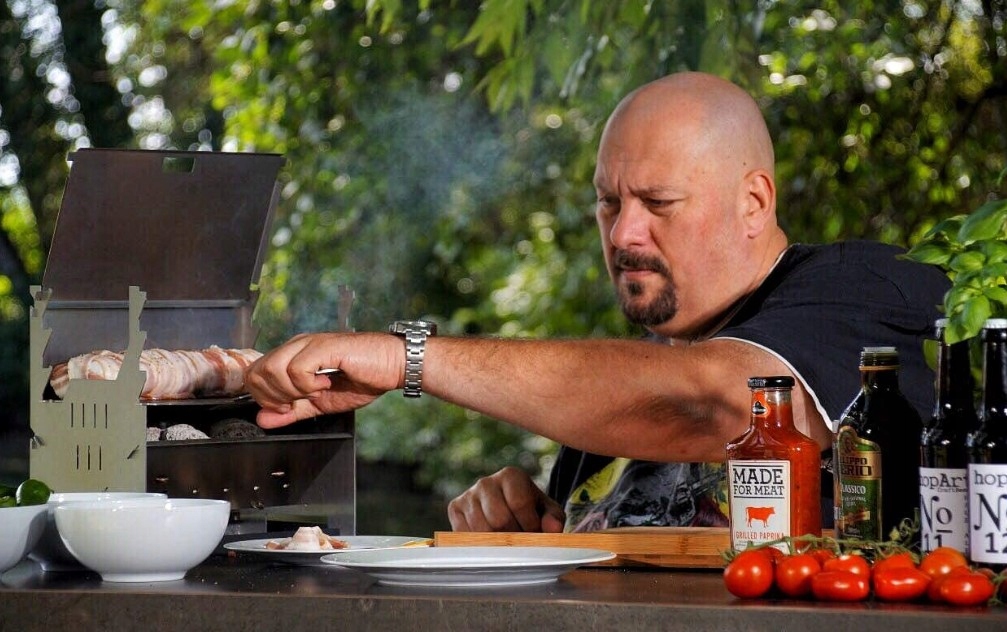 MOBILNY GRILL PREMIUM ZE STALI NIERDZEWNEJ Szerokość grilla 27 cm