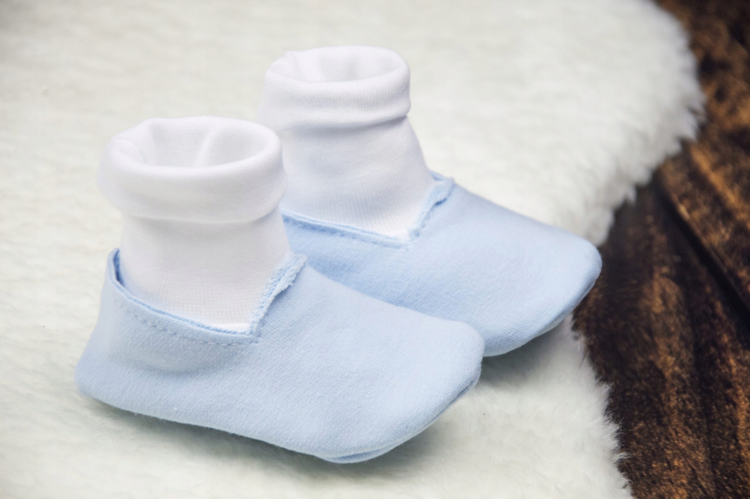 BUCIKI NIEMOWLĘCE NIECHODKI miękkie bawełna skarpetki 68 74 Chrzest 10,5cm Marka Nicol