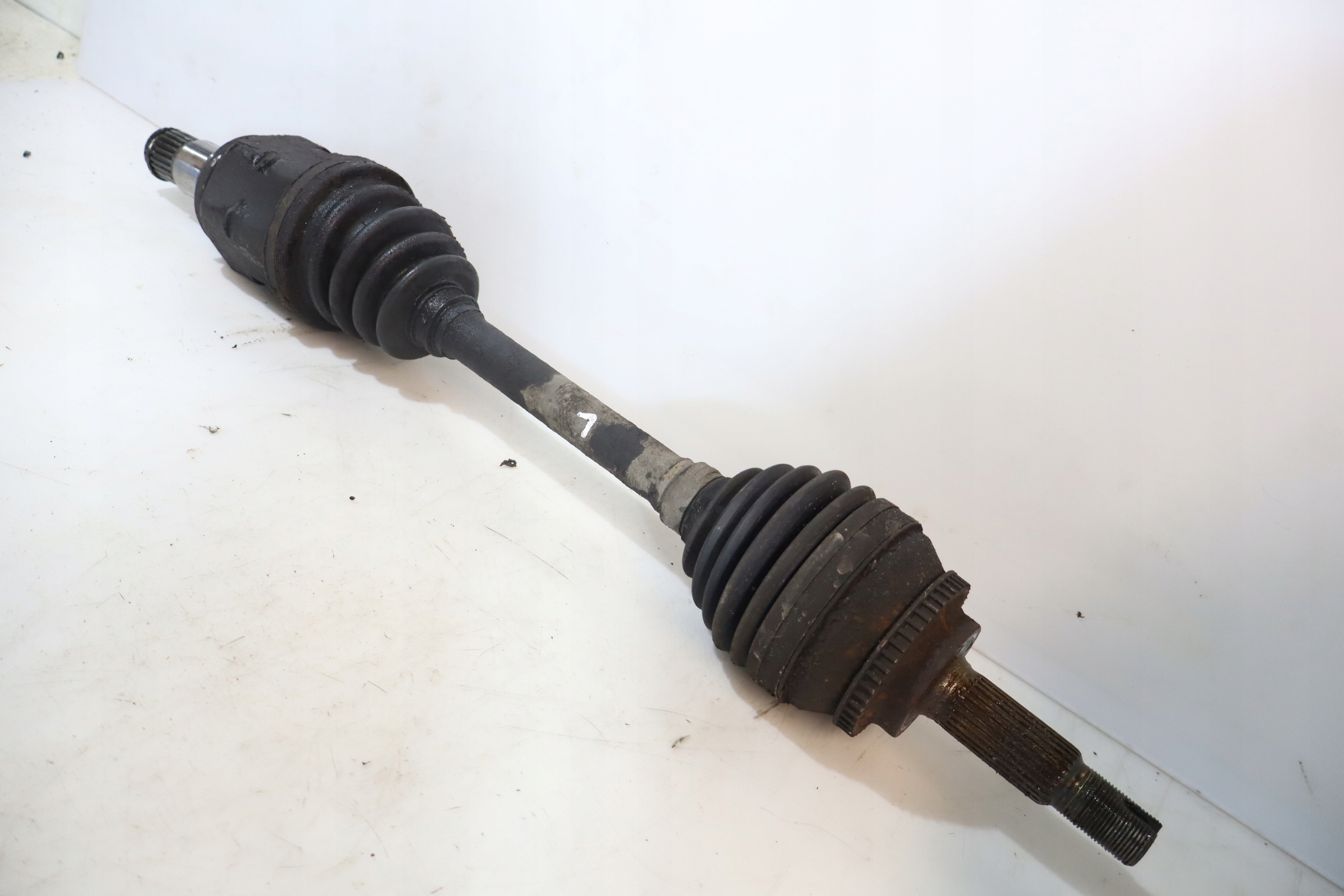 PÓŁOŚ LEWY PRZÓD TOYOTA AVENSIS II T25 2.0 Wersja Europejska