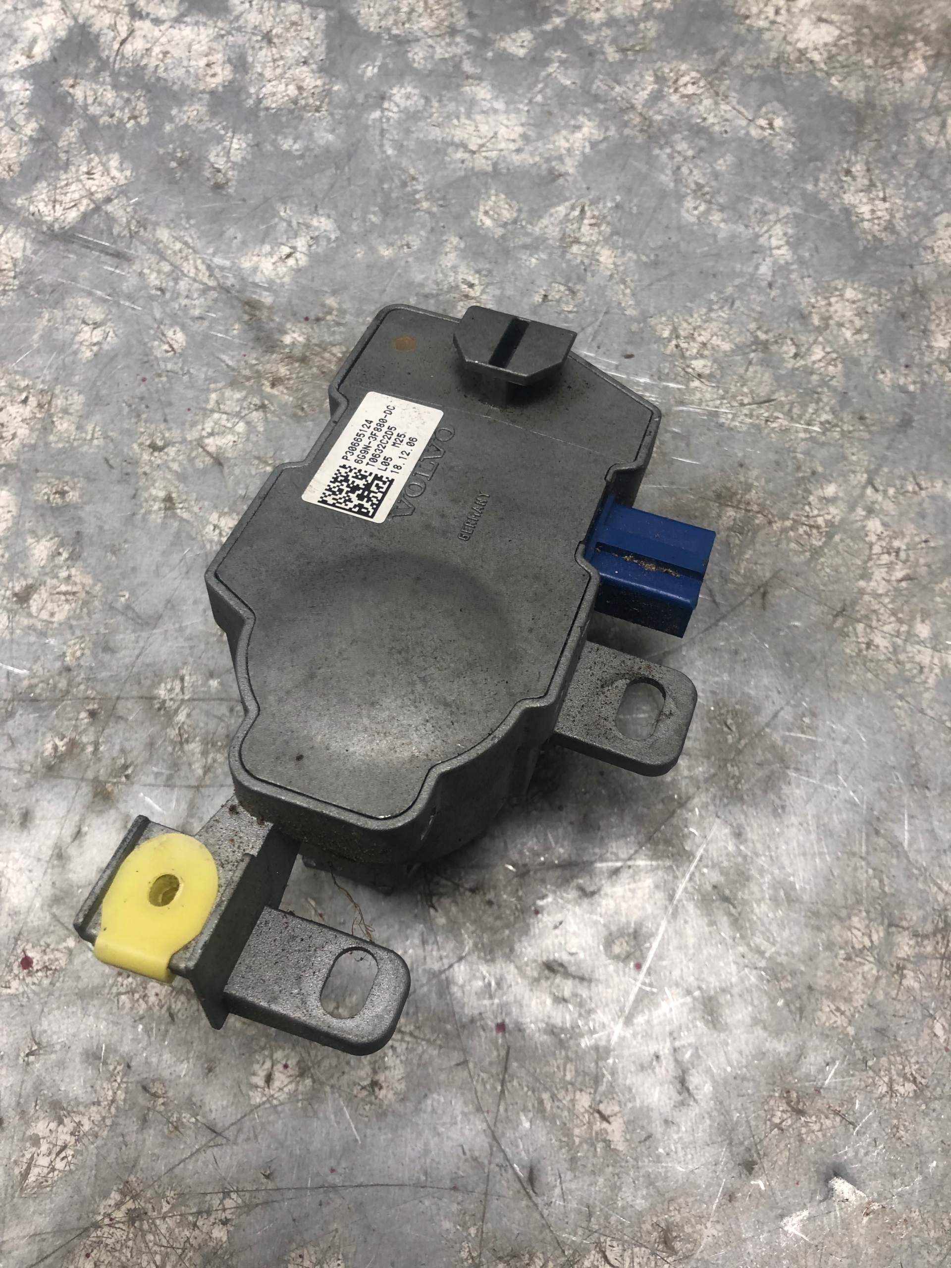 BLOKADA des Lenkrads VOLVO S80 6G9N-3F880-DC