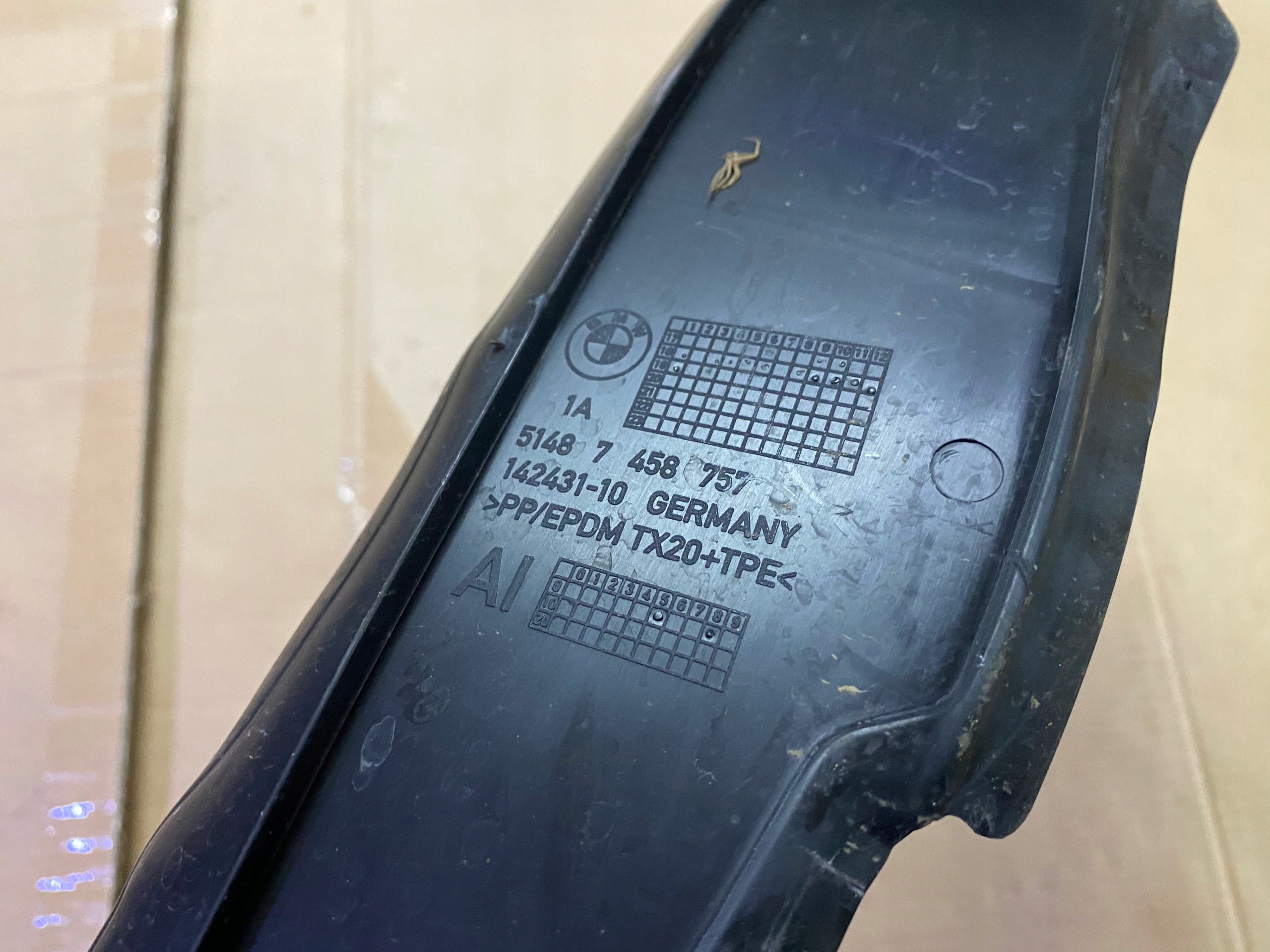 PLASTIK WYGLUSZENIE BLOTNIKA BMW Z4 G29 7458757 Parts manufacturer BMW original OE