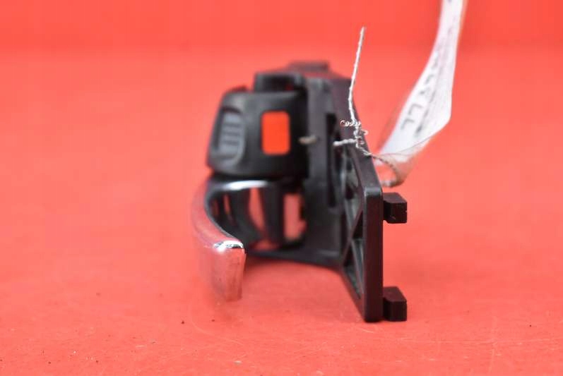 KLAMKA WEWNĘTRZNA LEWA PRZÓD SUZUKI SWIFT 5 V MK7 10-15 Producent części Suzuki OE