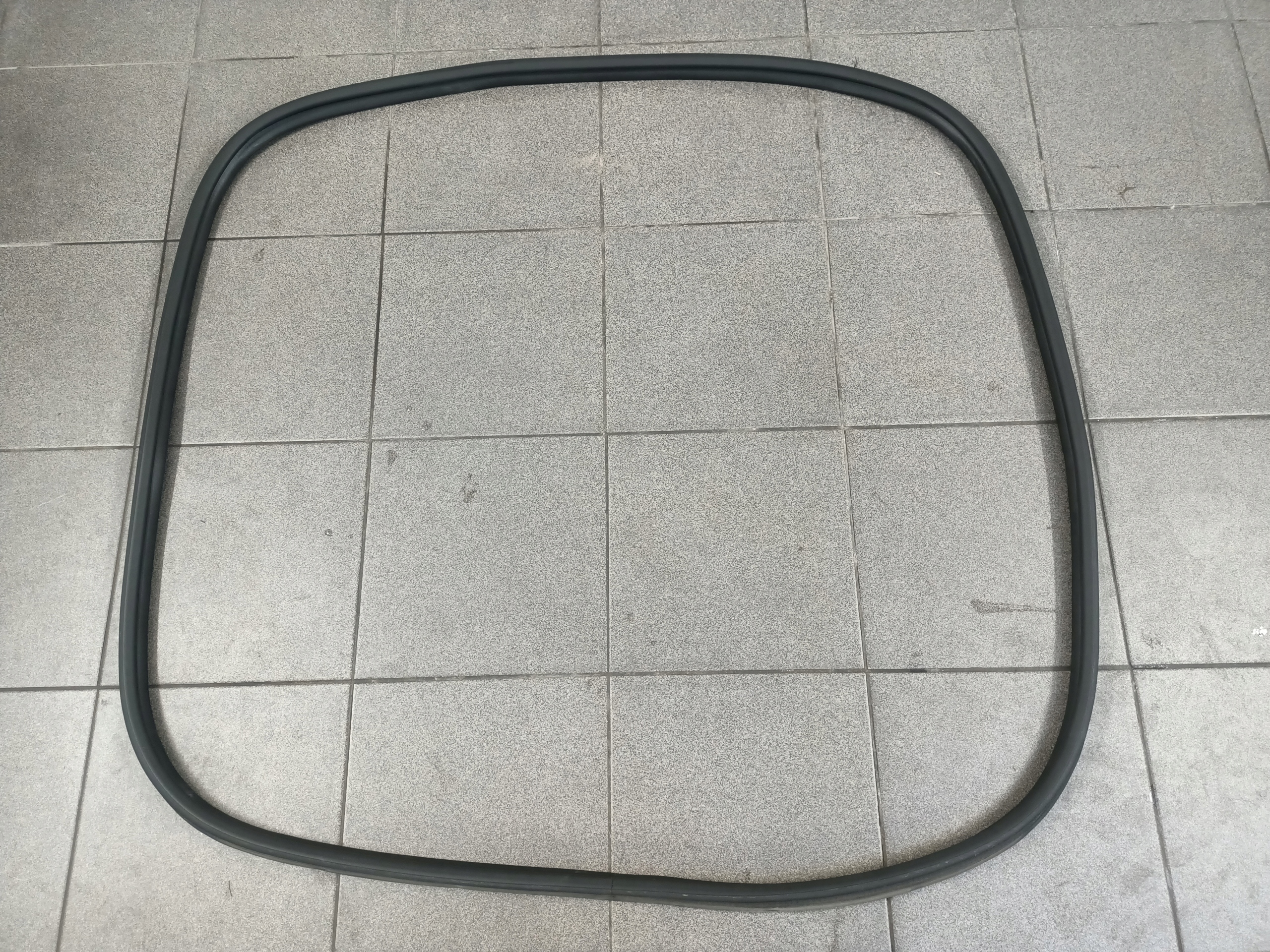 HYUNDAI TUCSON IV - USZCZELKA KLAPY BAGAZNIKA TYLNEGO ORYG