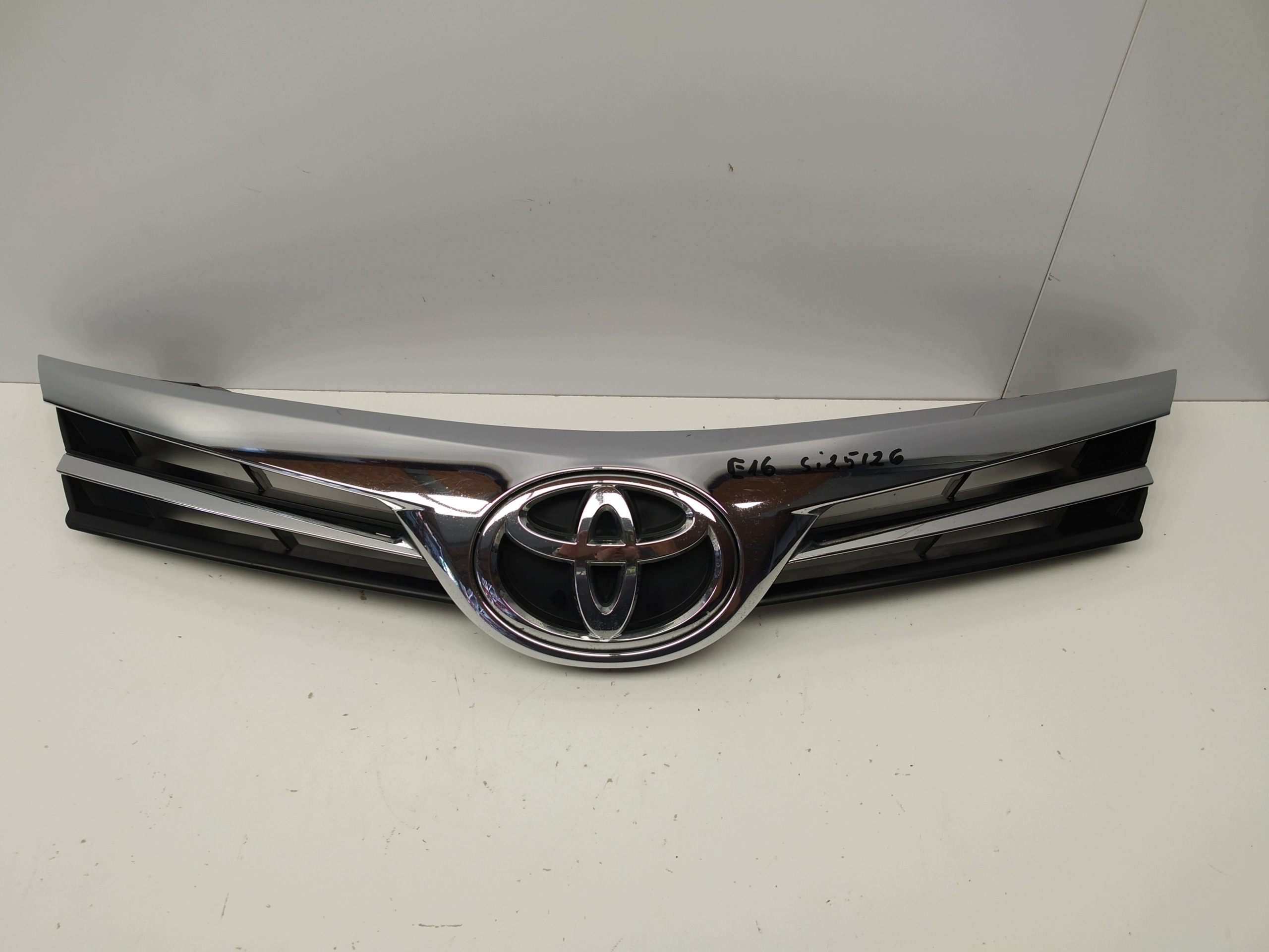 2016r + Corolla E16 lift maska znak nárazníku předek 53111-02A80