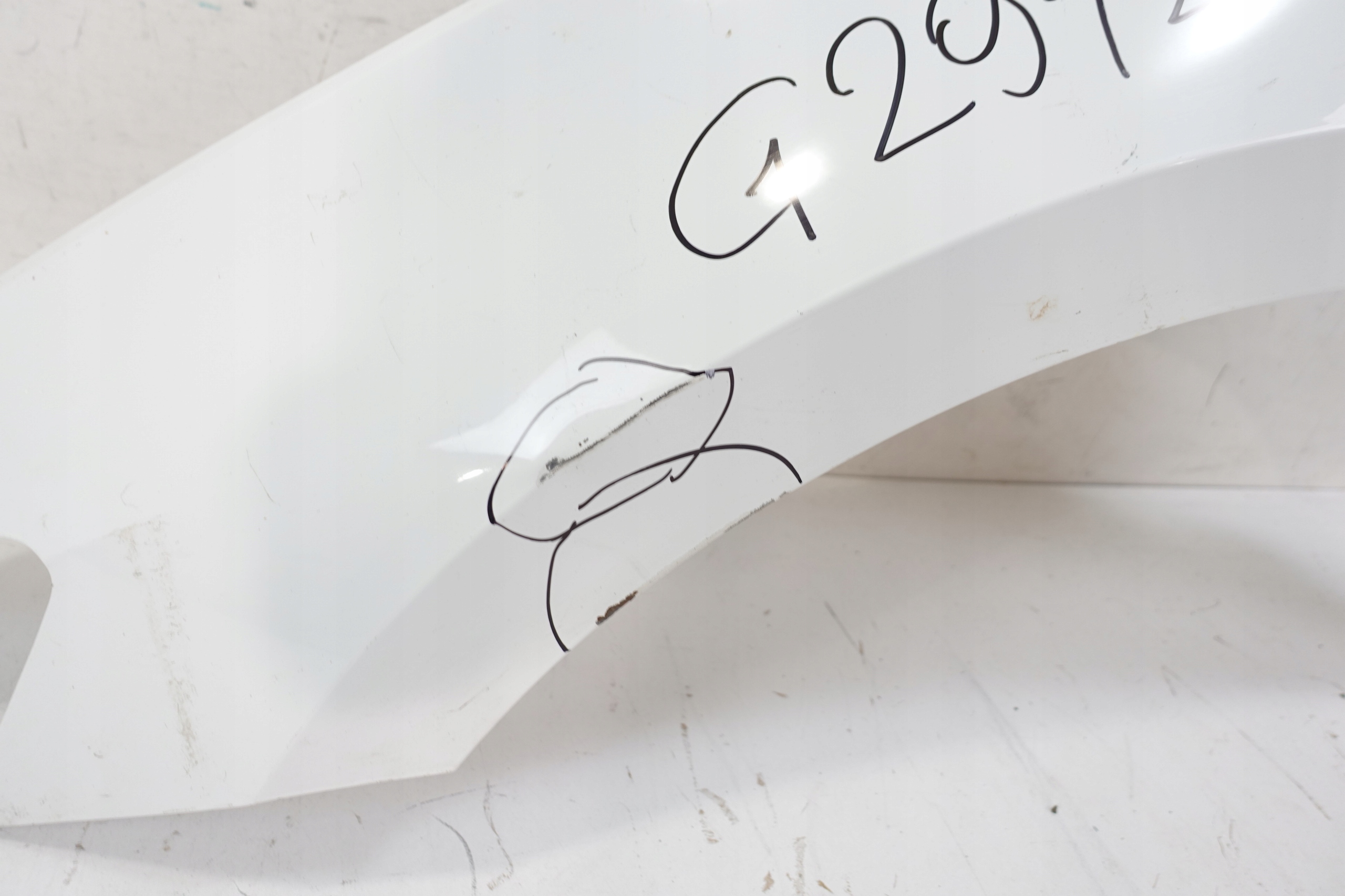 VW PASSAT B8 2014- BŁOTNIK PRZEDNI LEWY PRZÓD Producent części Volkswagen OE