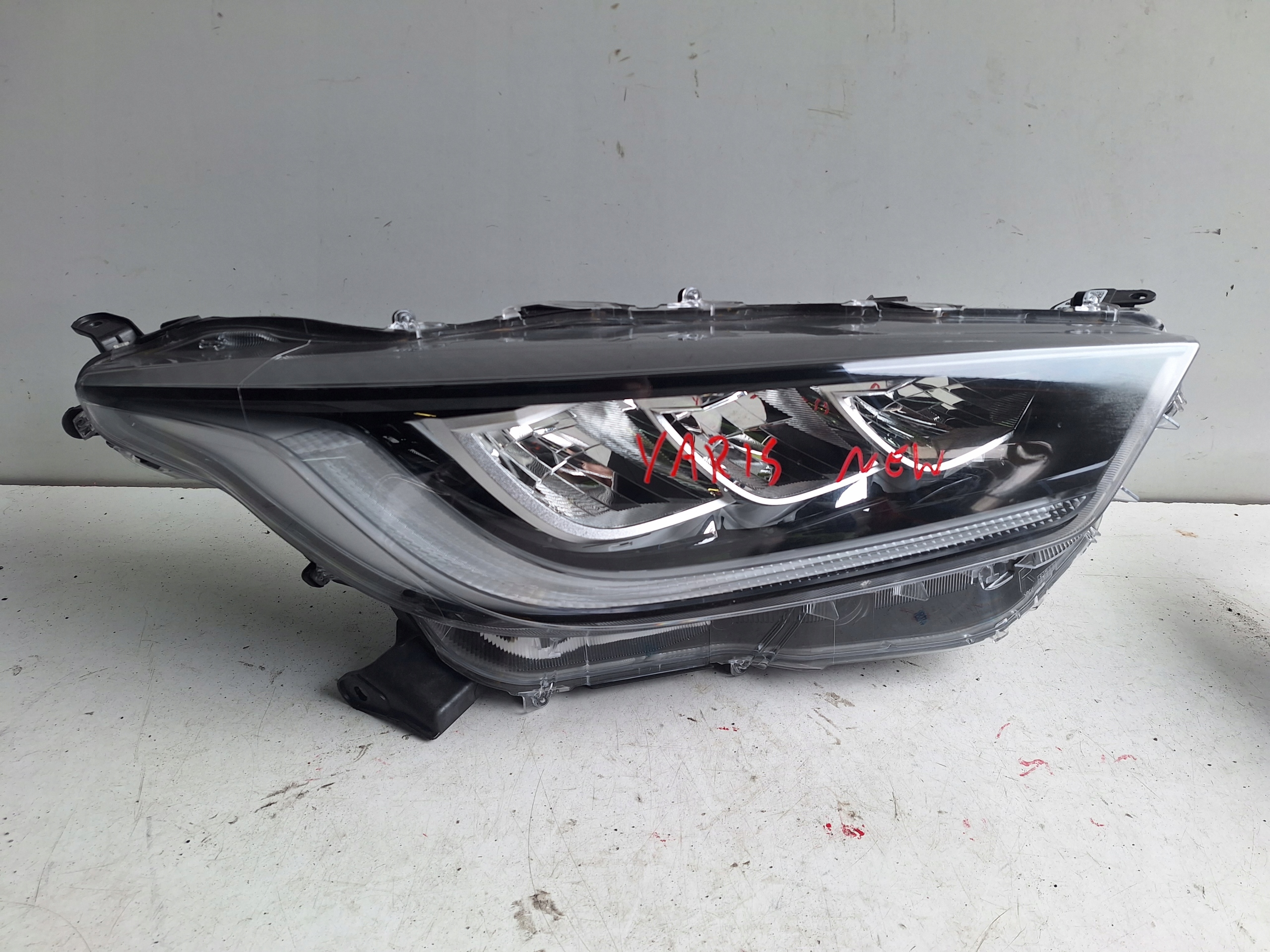 TOYOTA YARIS IV 20-> light right FULL LED K0-8