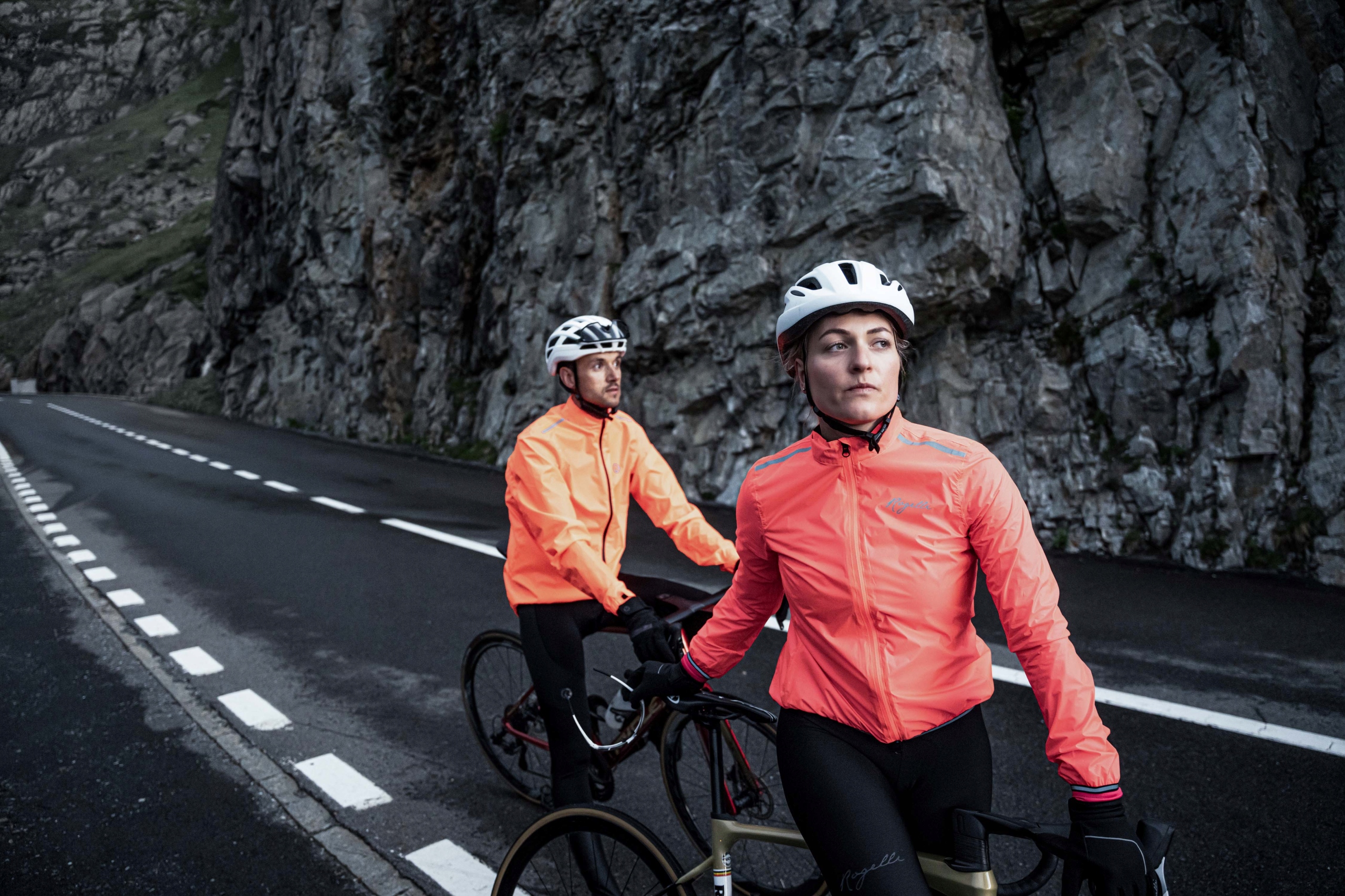 Rogelli ESSENTIAL - damska kurtka rowerowa rain Kod producenta ROG351702.2XL