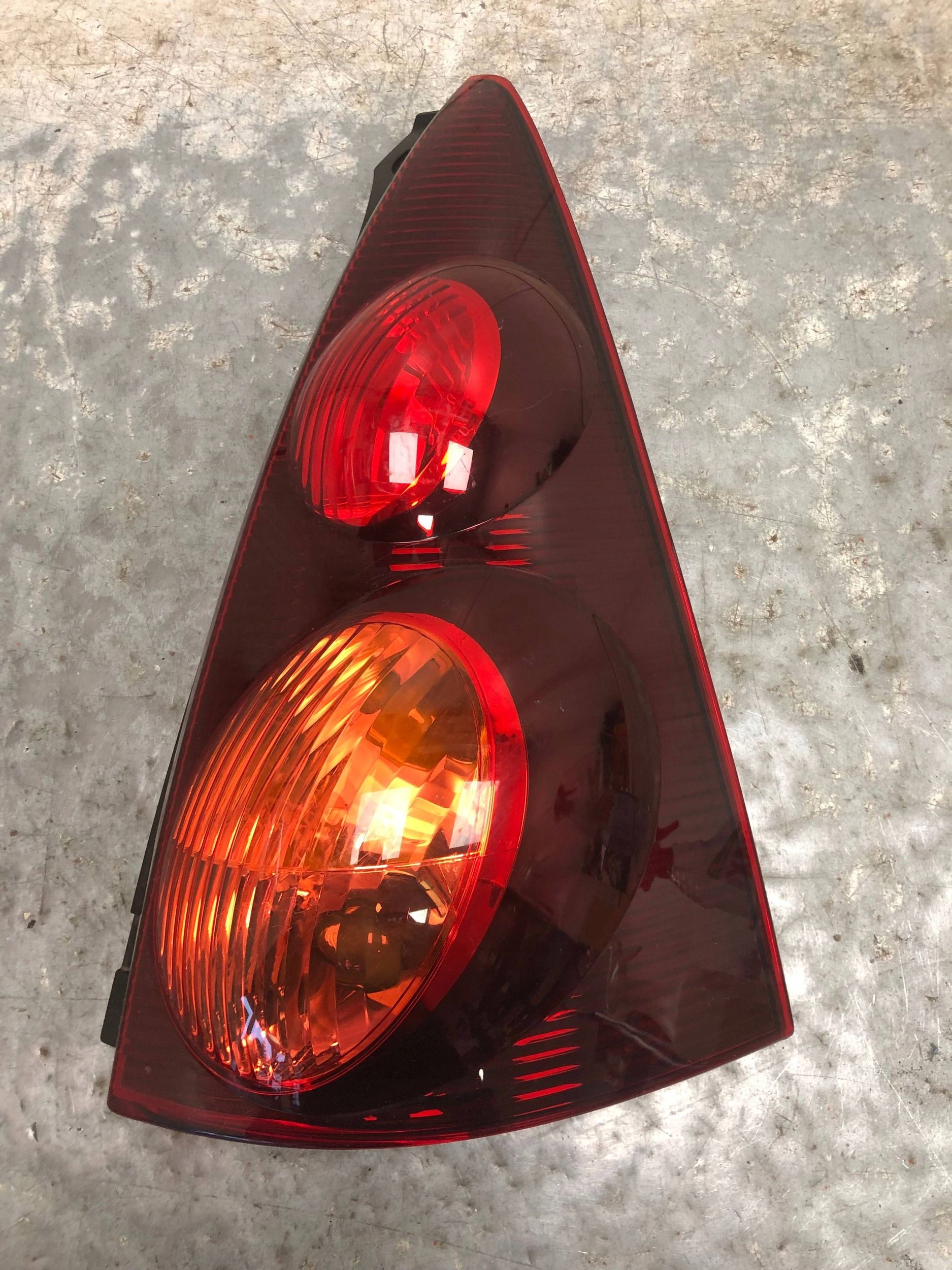 light right rear part PEUGEOT 107 81550-0H090