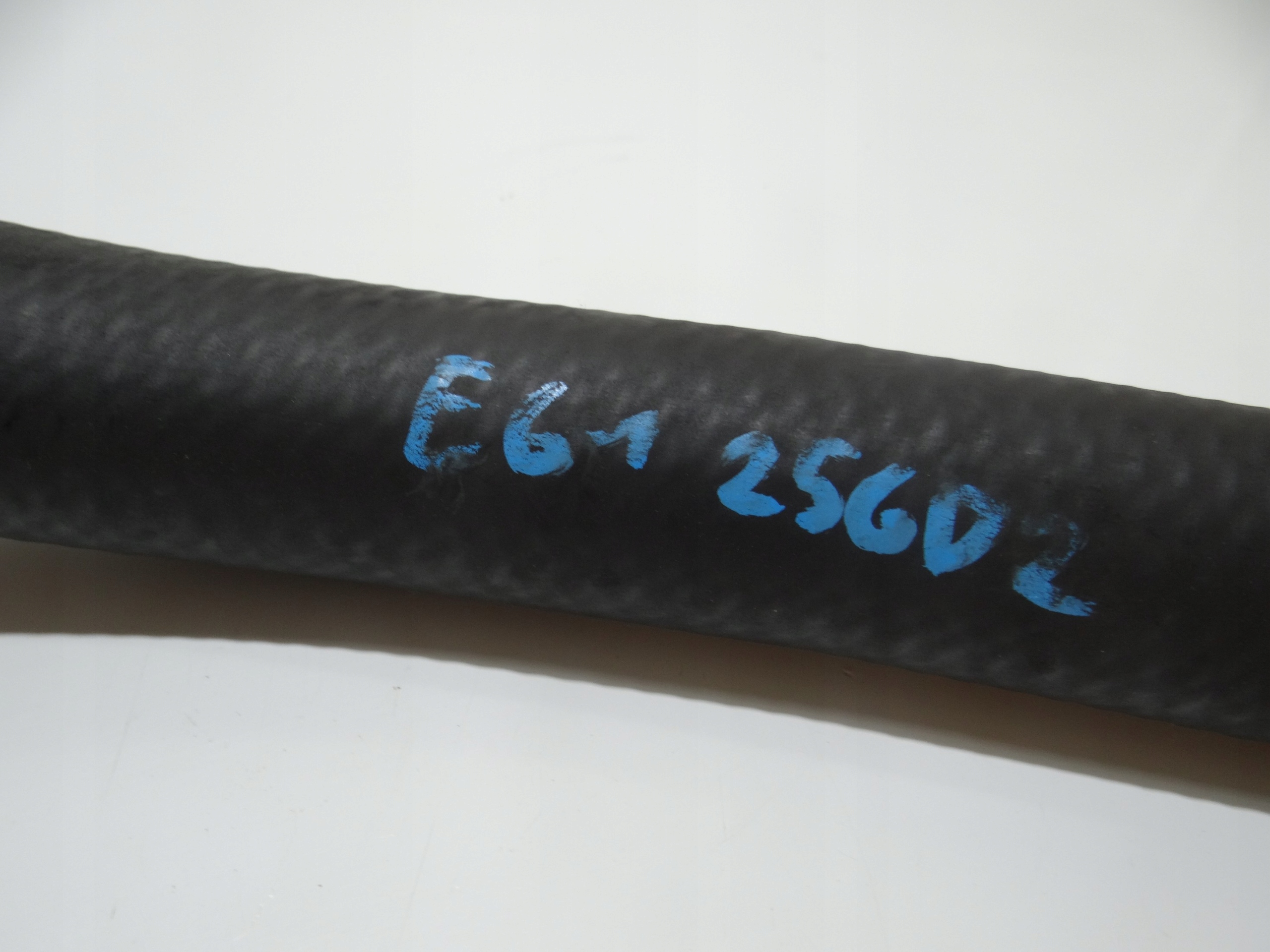 vedení hadice vody BMW E60 E61 256D2 OE (4822485)