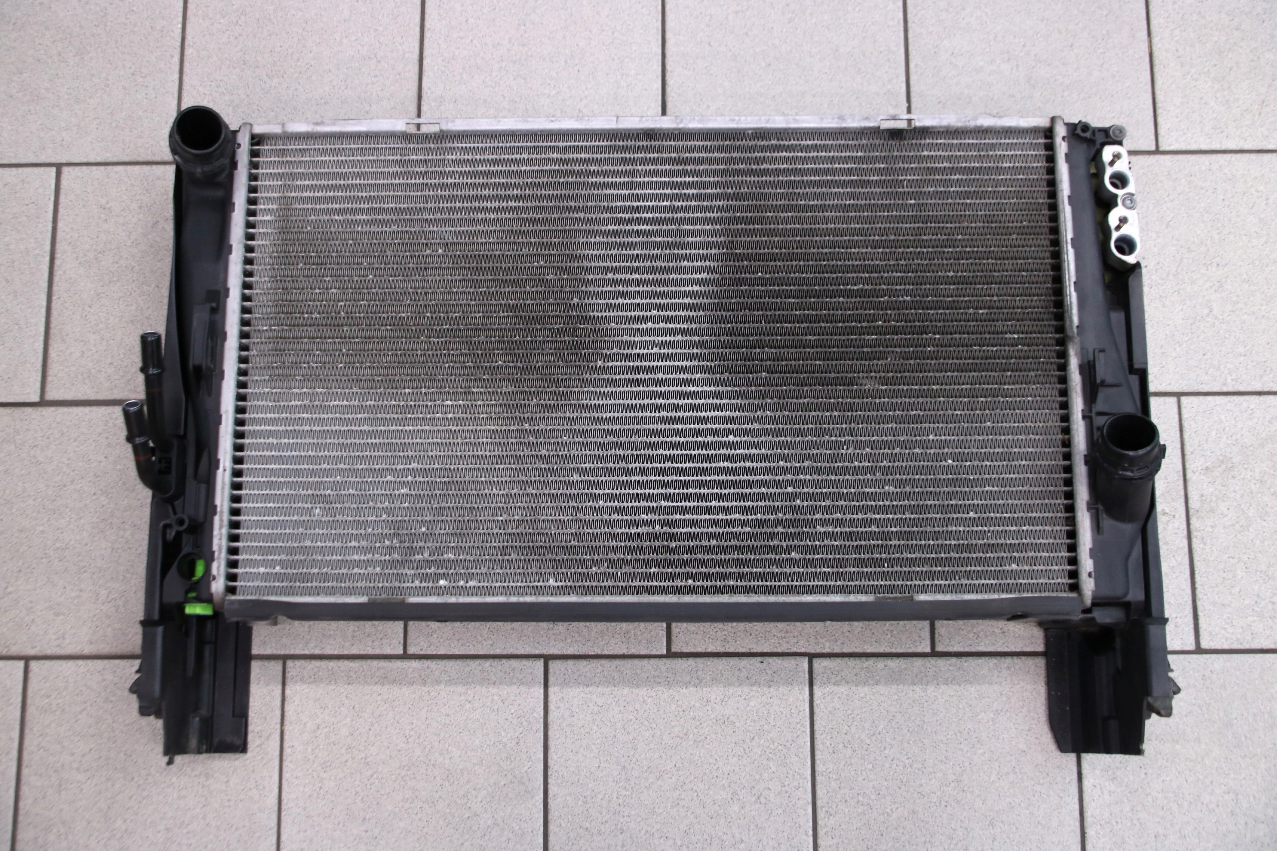 BMW E87 E90 E91 E92 E93 N47 MANUAL chladič vody klimatizaci řízení