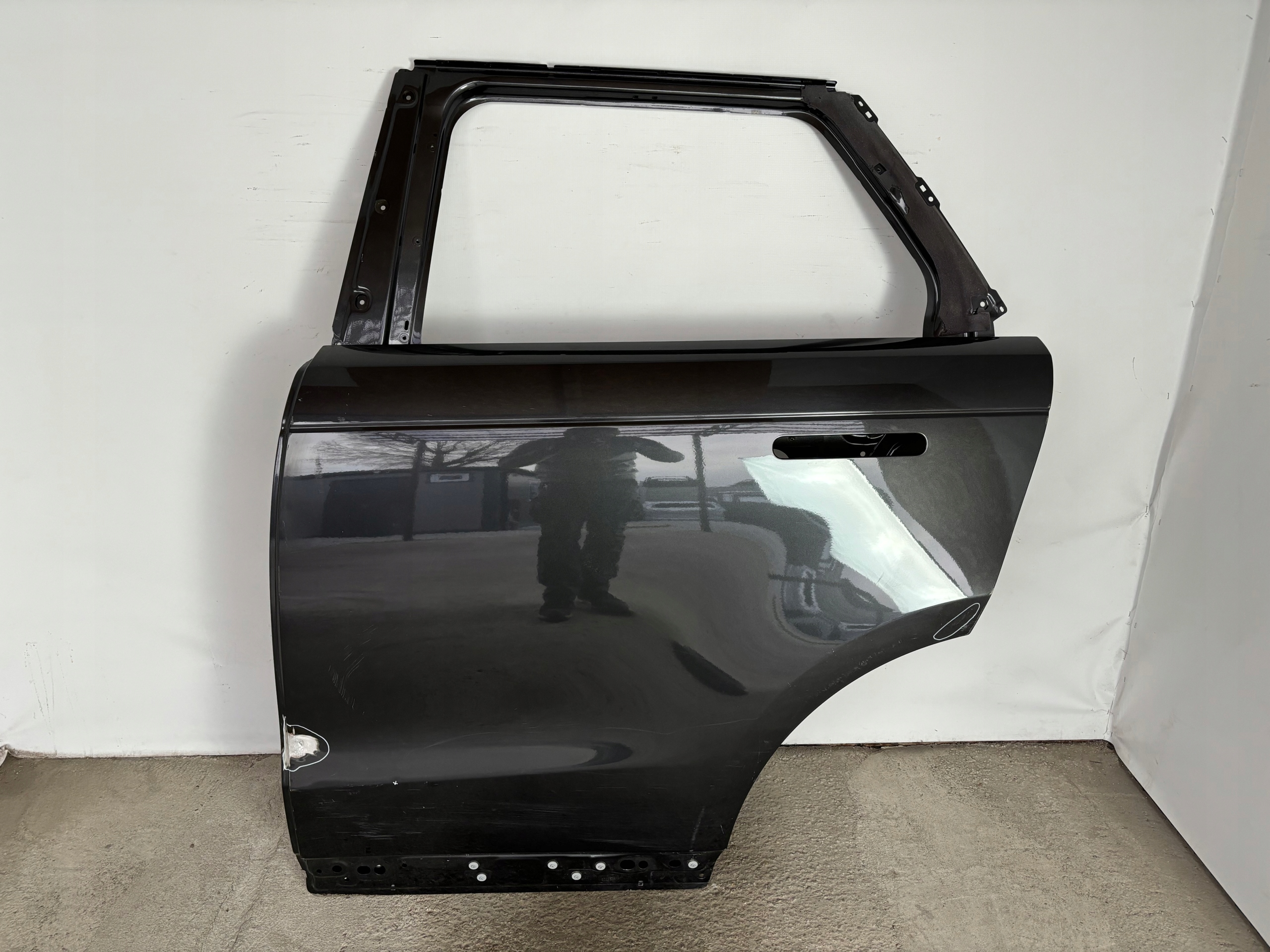 RANGE ROVER SPORT L461 2022r- DRZWI TYŁ LEWE TYLNE POZNAŃ (===GIEŁDA====)