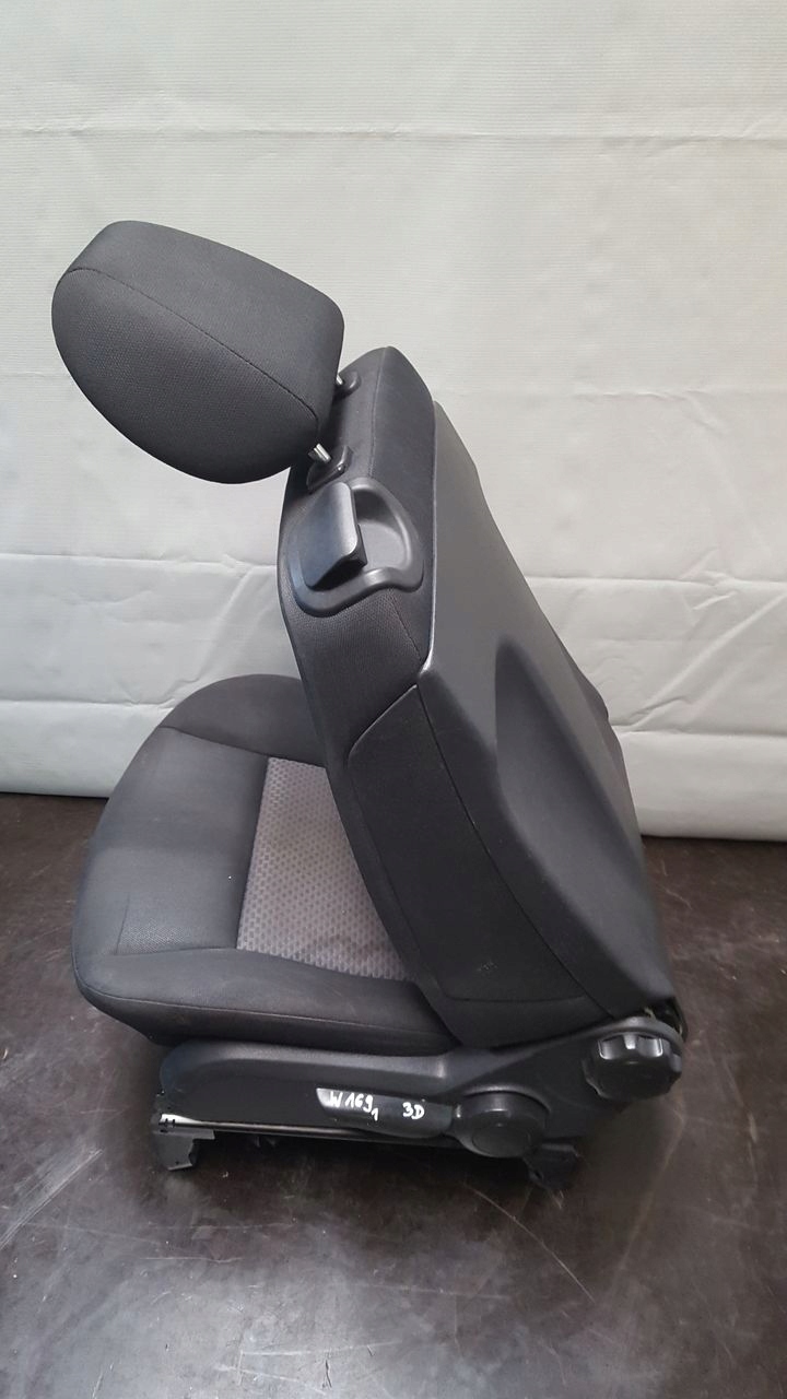 seat front left driver´s Mercedes W169 3D