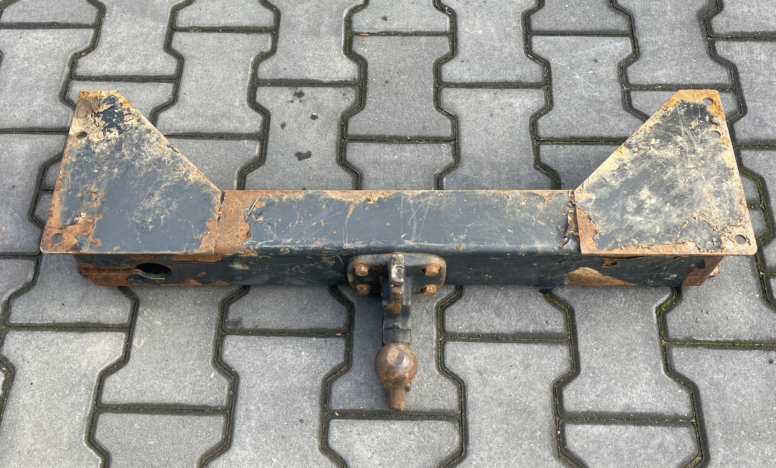 Буксировочный крюк IVECO DAILY 35C 06-22год