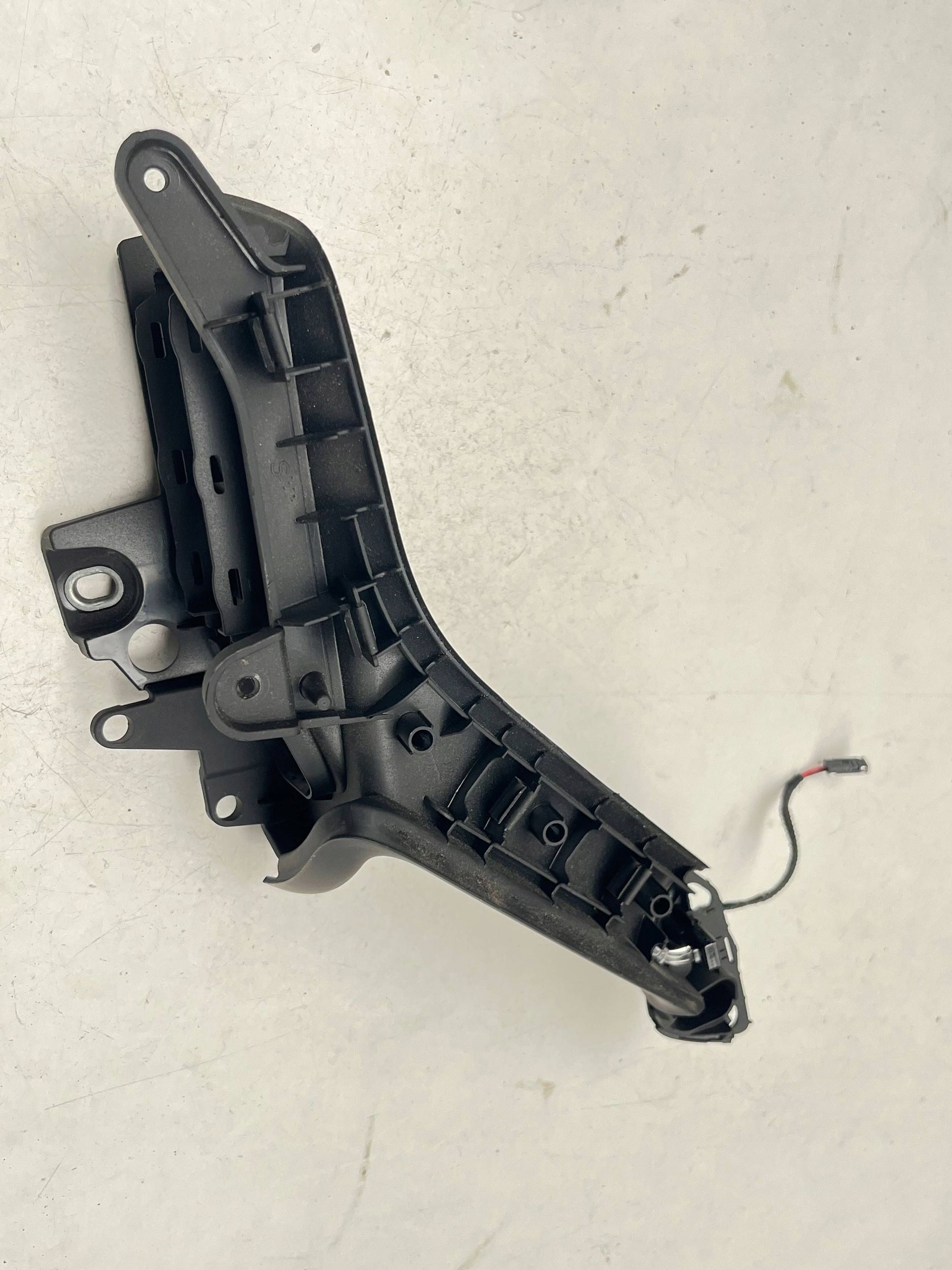 handle bracket door front left PASSAT B8 ARTEON 3Q1867179A !J