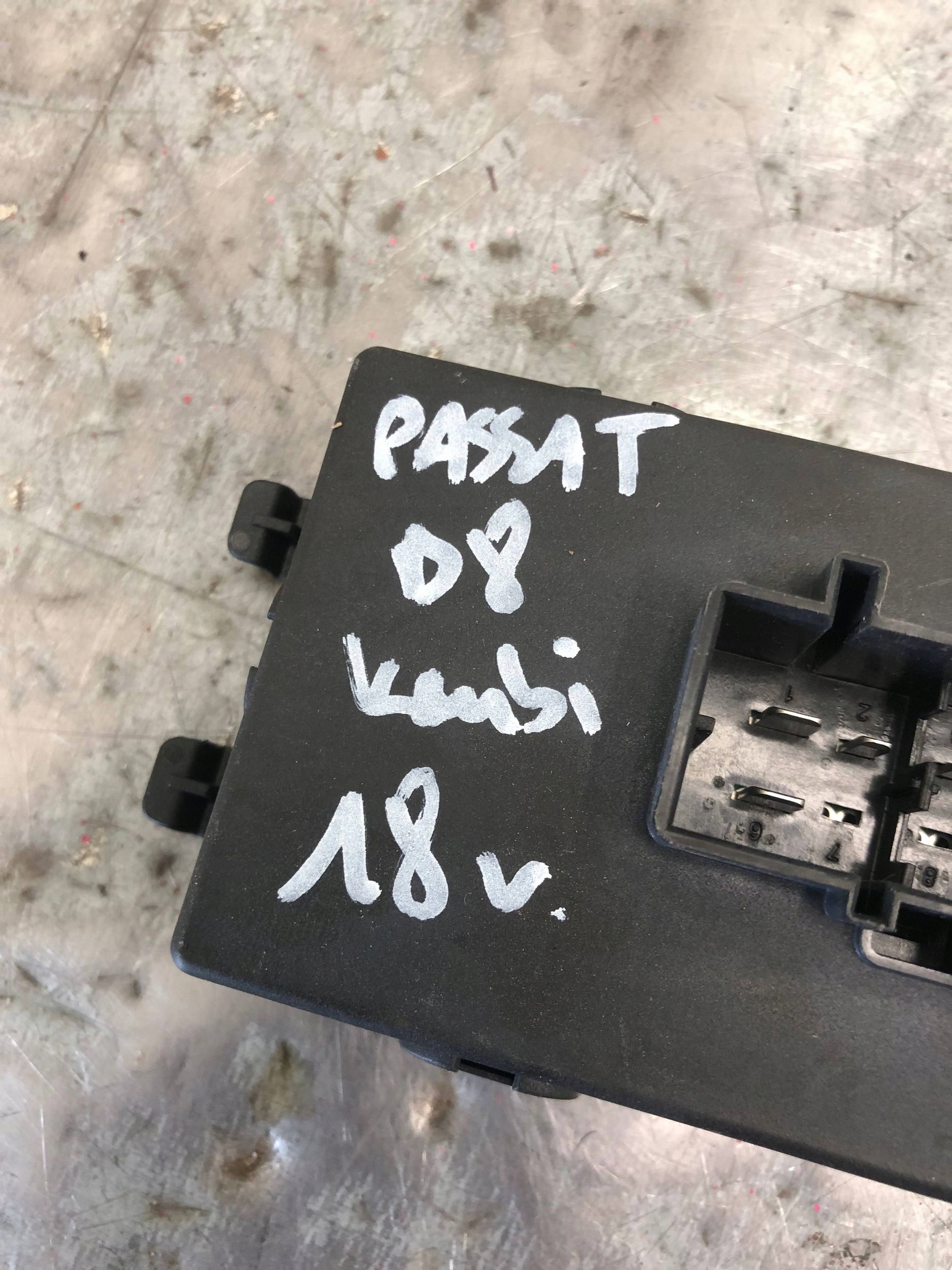 module control unit bonnet boot VW PASSAT B8 KOMBI 5Q0959107M