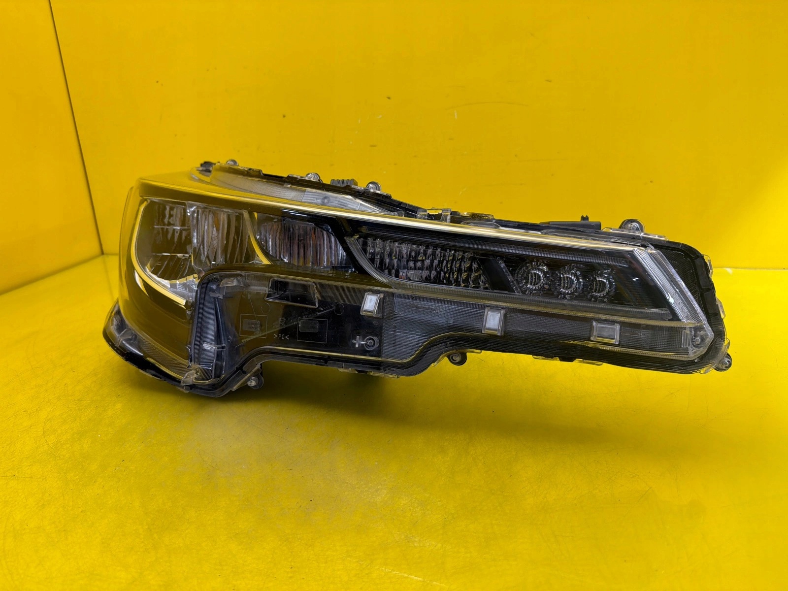 light right Toyota Corolla E21 Full Led 81110-02S60