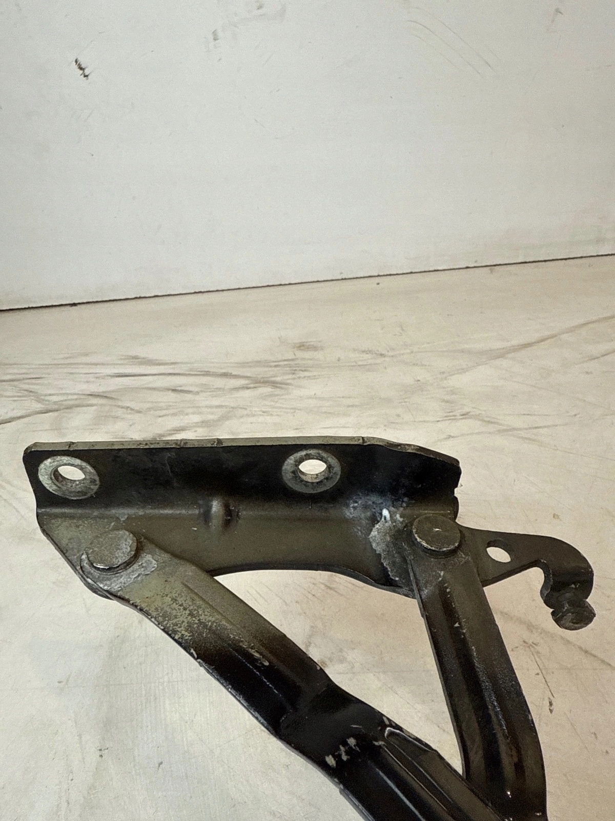 hinge bonnets front front right Volkswagen Golf V