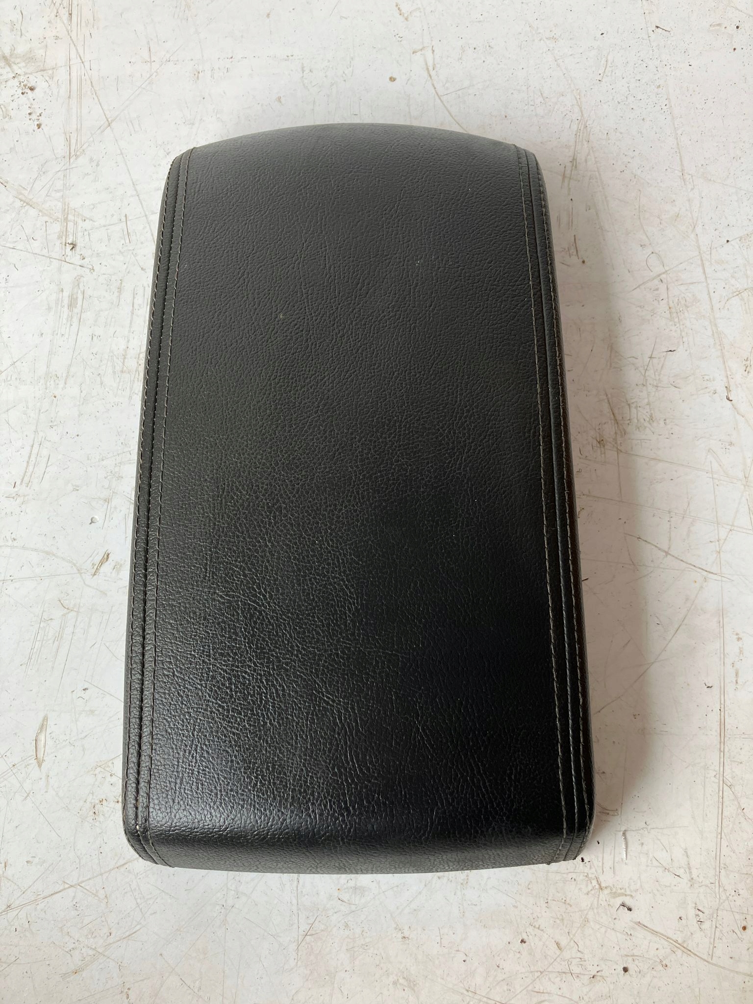 ПОДЛОКОТНИК КОЖАНЫЙ PEUGEOT 508