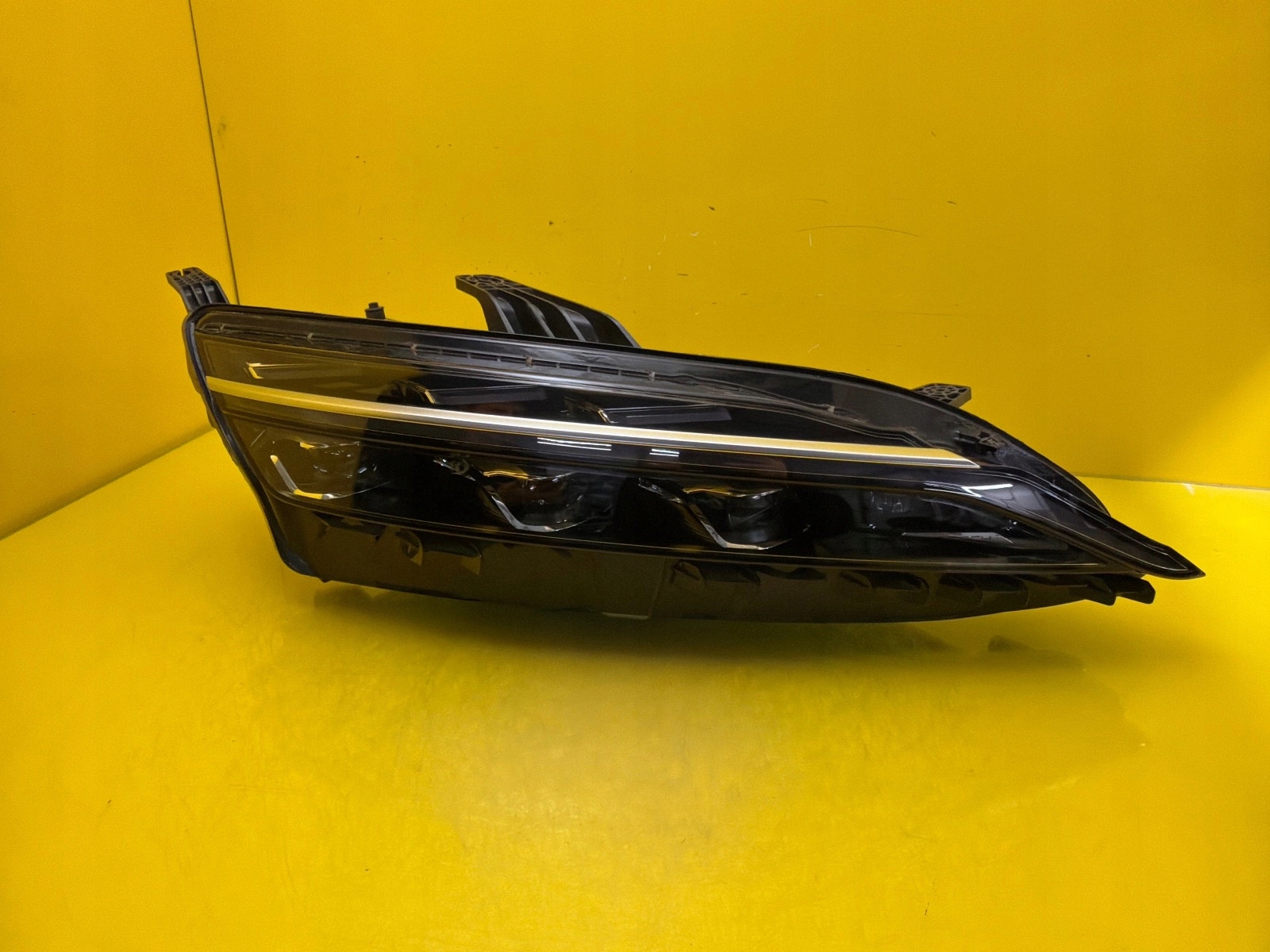 light front right BYD HAN complete HCE-4121020F