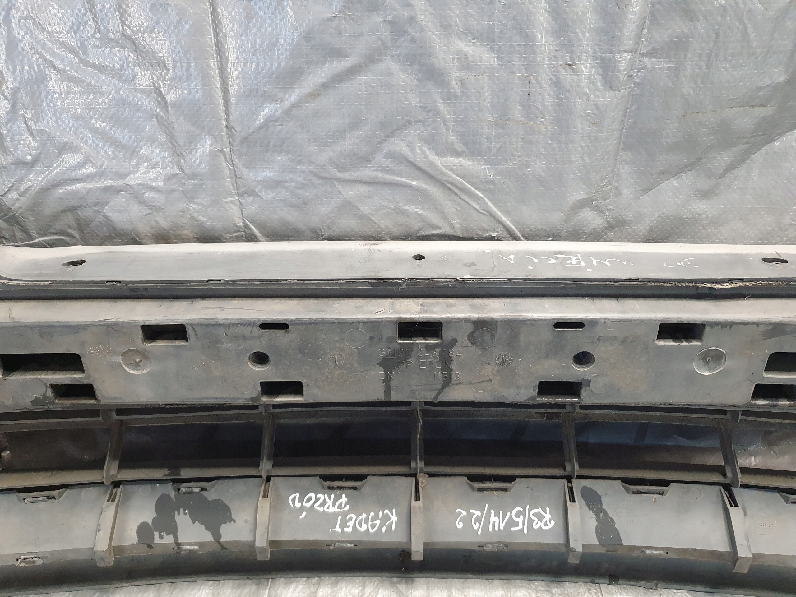 nárazník předek OPEL KADETT E LIFT 89-91R