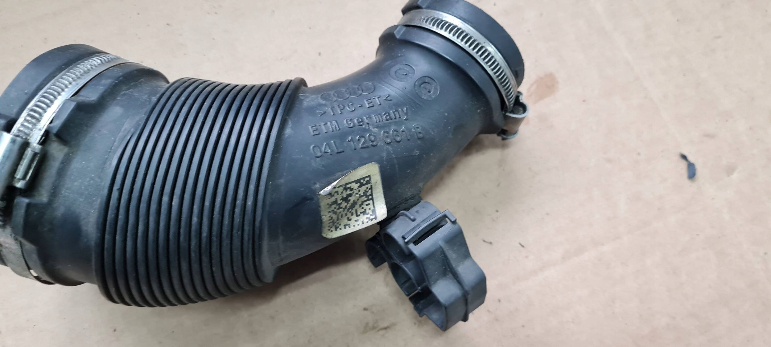 A4 B9 8W saugrohr luft Turbolader 2.0 TDI 04L129661B