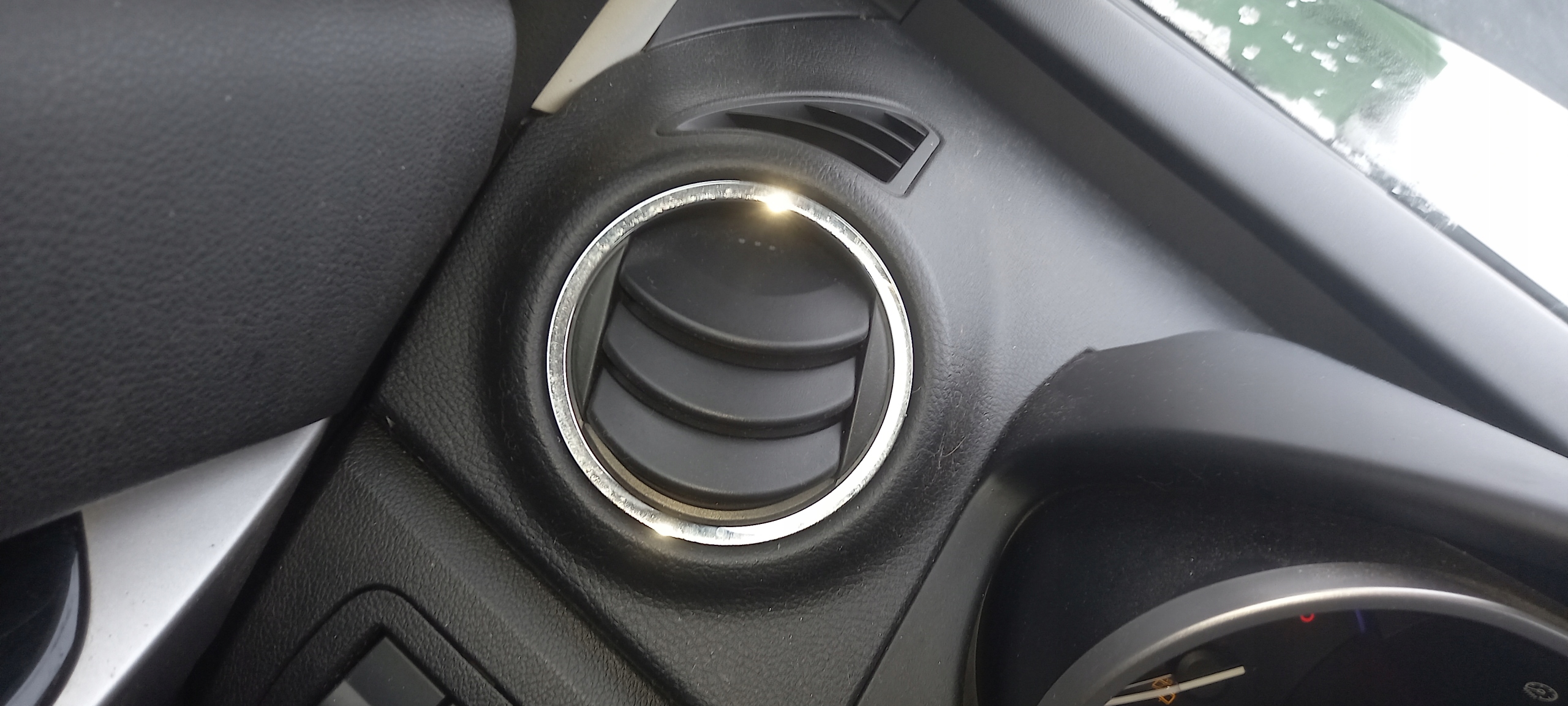 воздухозаборник жалюзи потока воздуха 5SZT комплект mazda