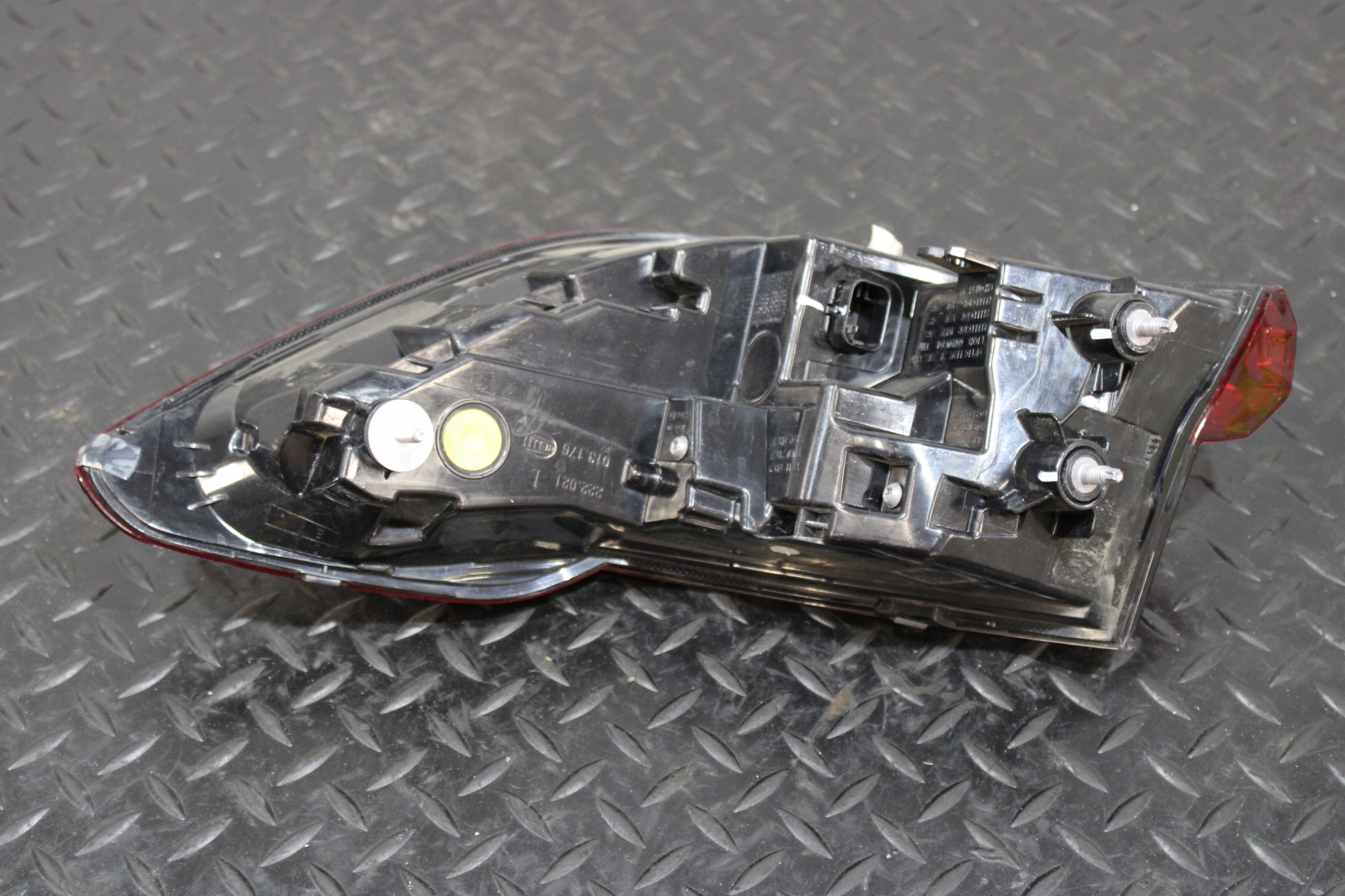 light left rear part BMW 3 G21 2SD2485